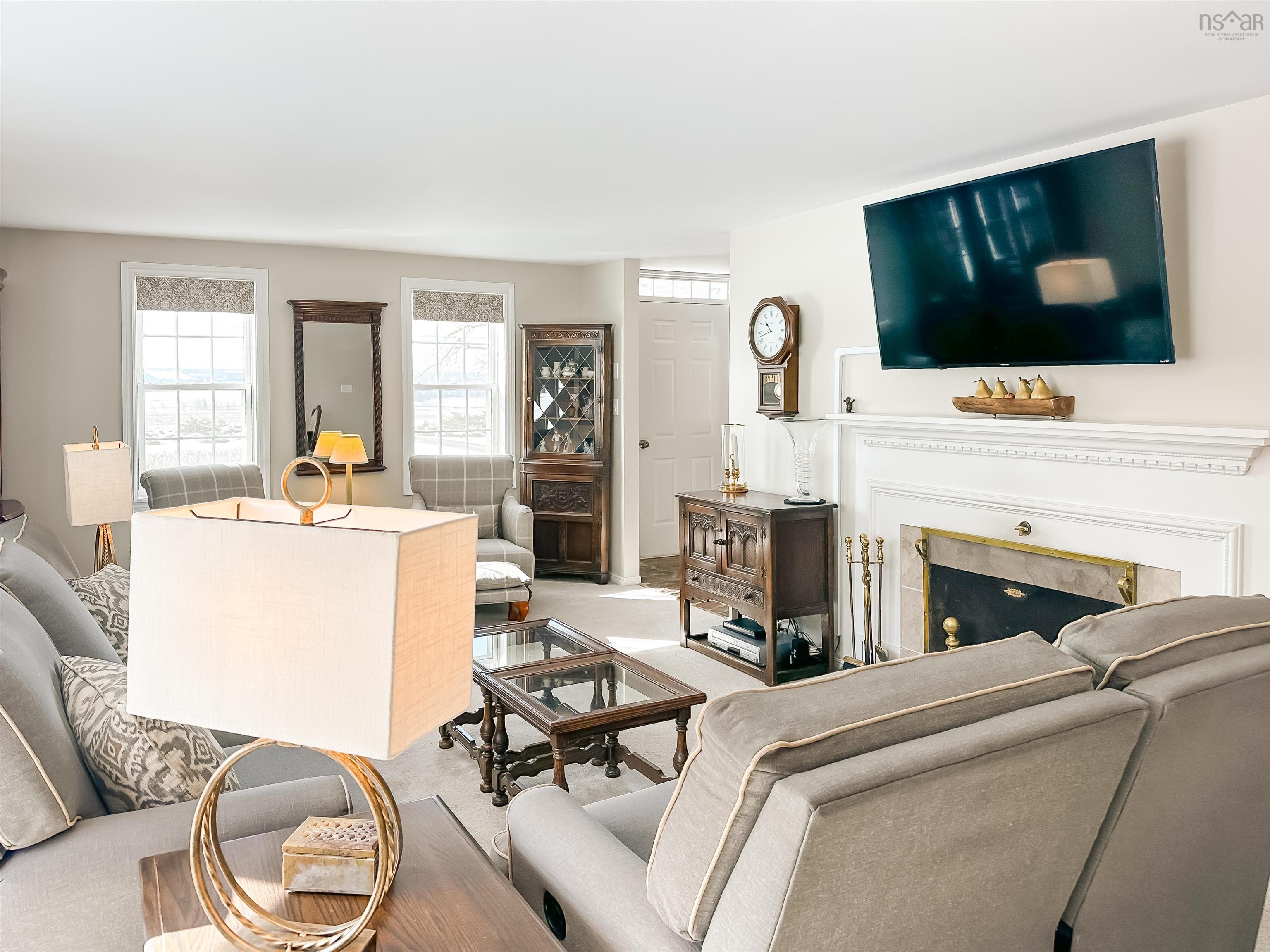 $749,900.00: 567 Canard Street, Lower Canard