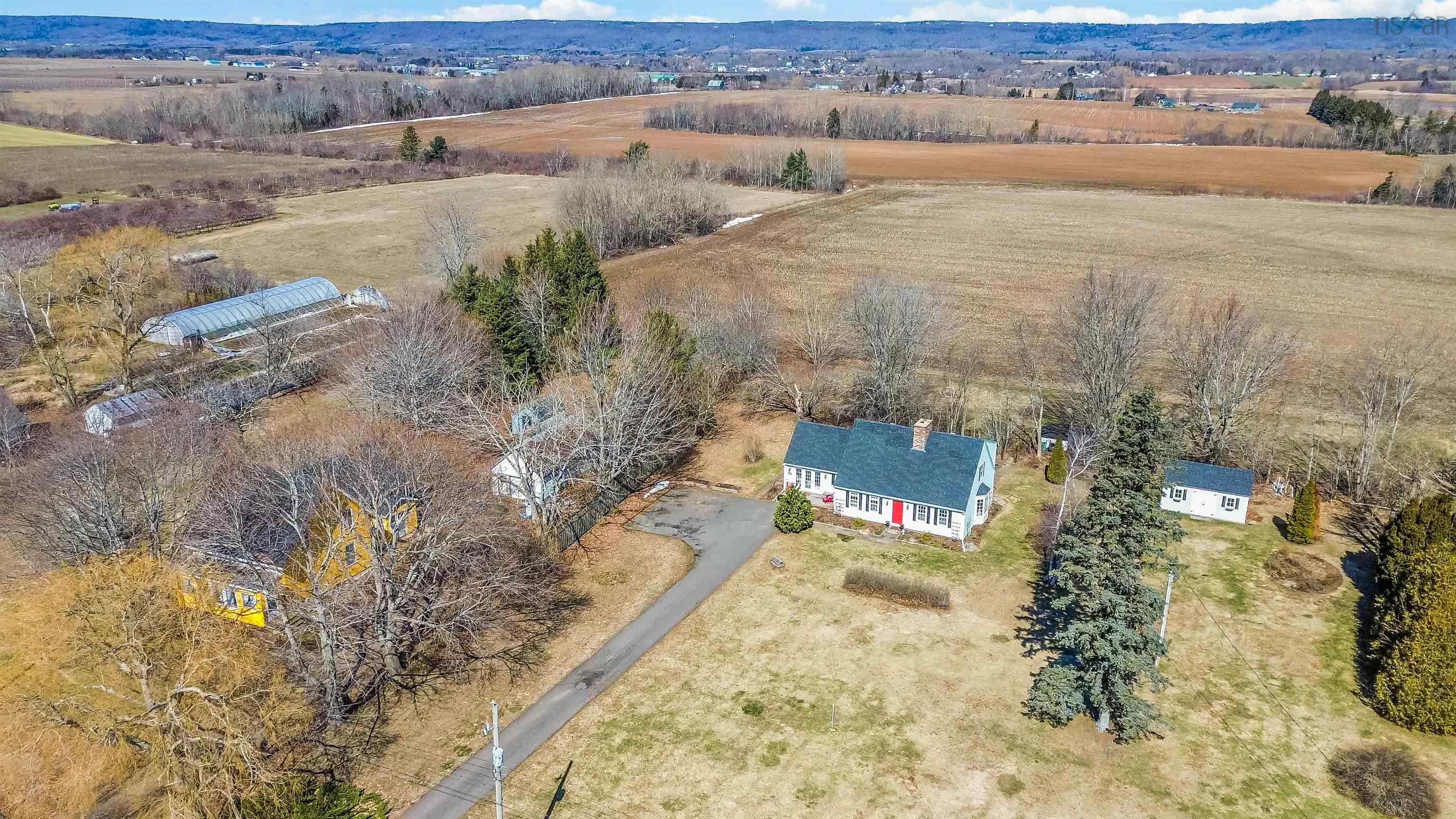 $749,900.00: 567 Canard Street, Lower Canard