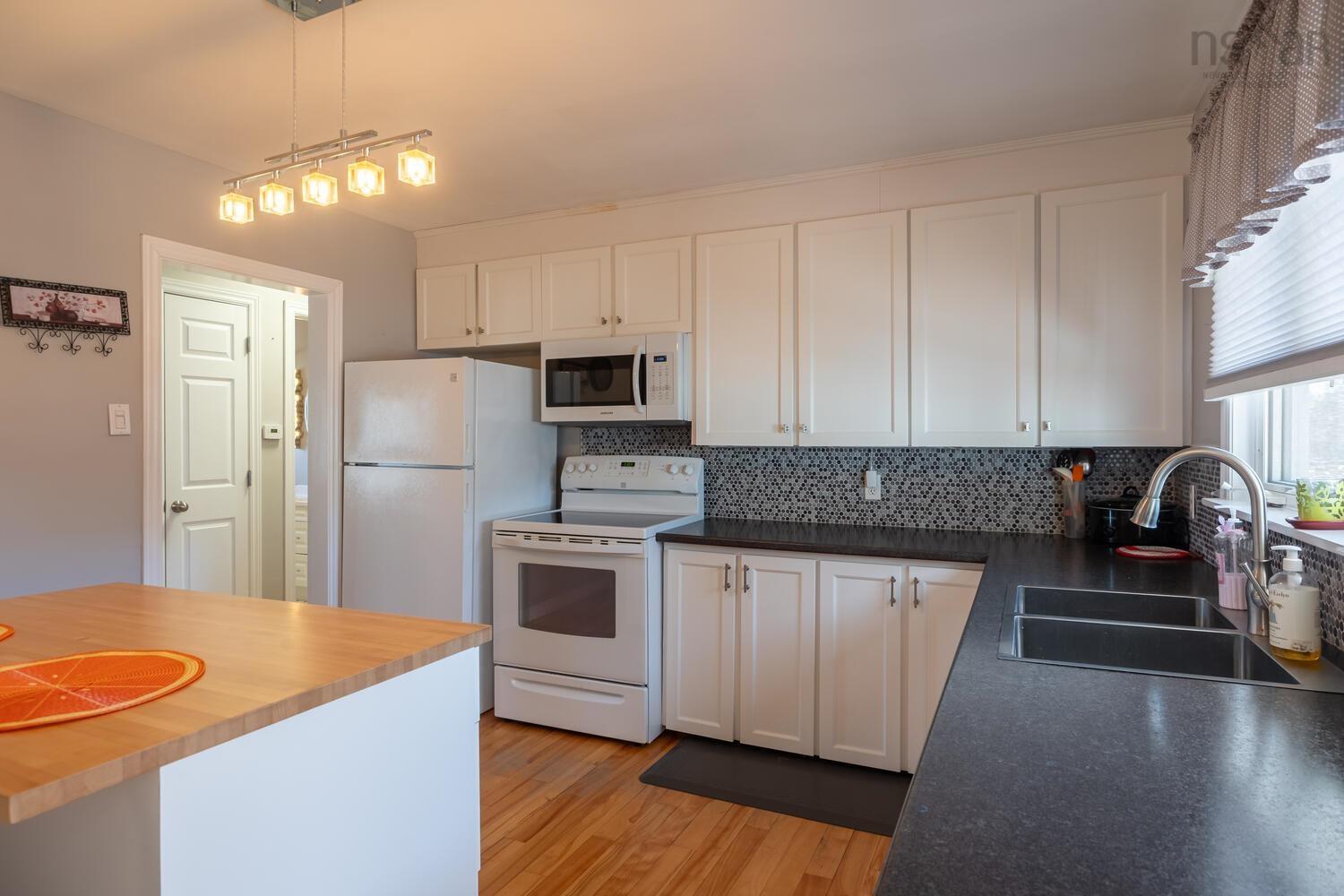 $524,900.00: 1 Juniper Crescent, Leiblin Park