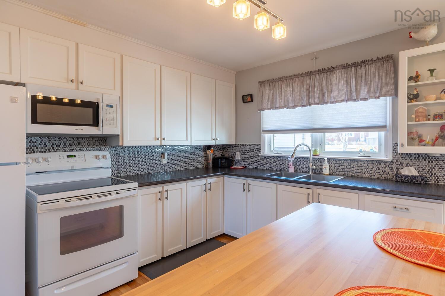 $524,900.00: 1 Juniper Crescent, Leiblin Park