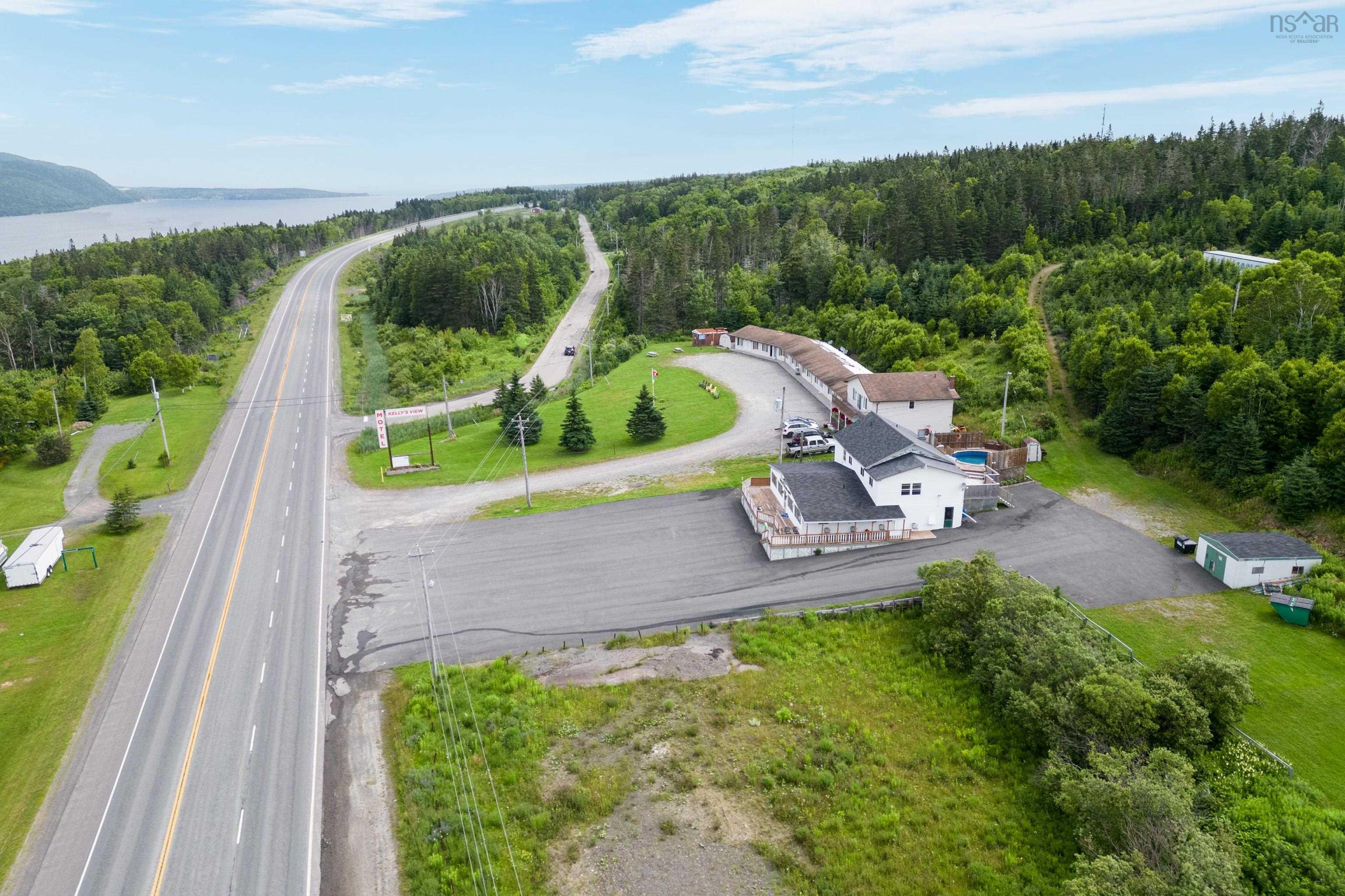 $299,999.00: 785 105 Highway, Boularderie East