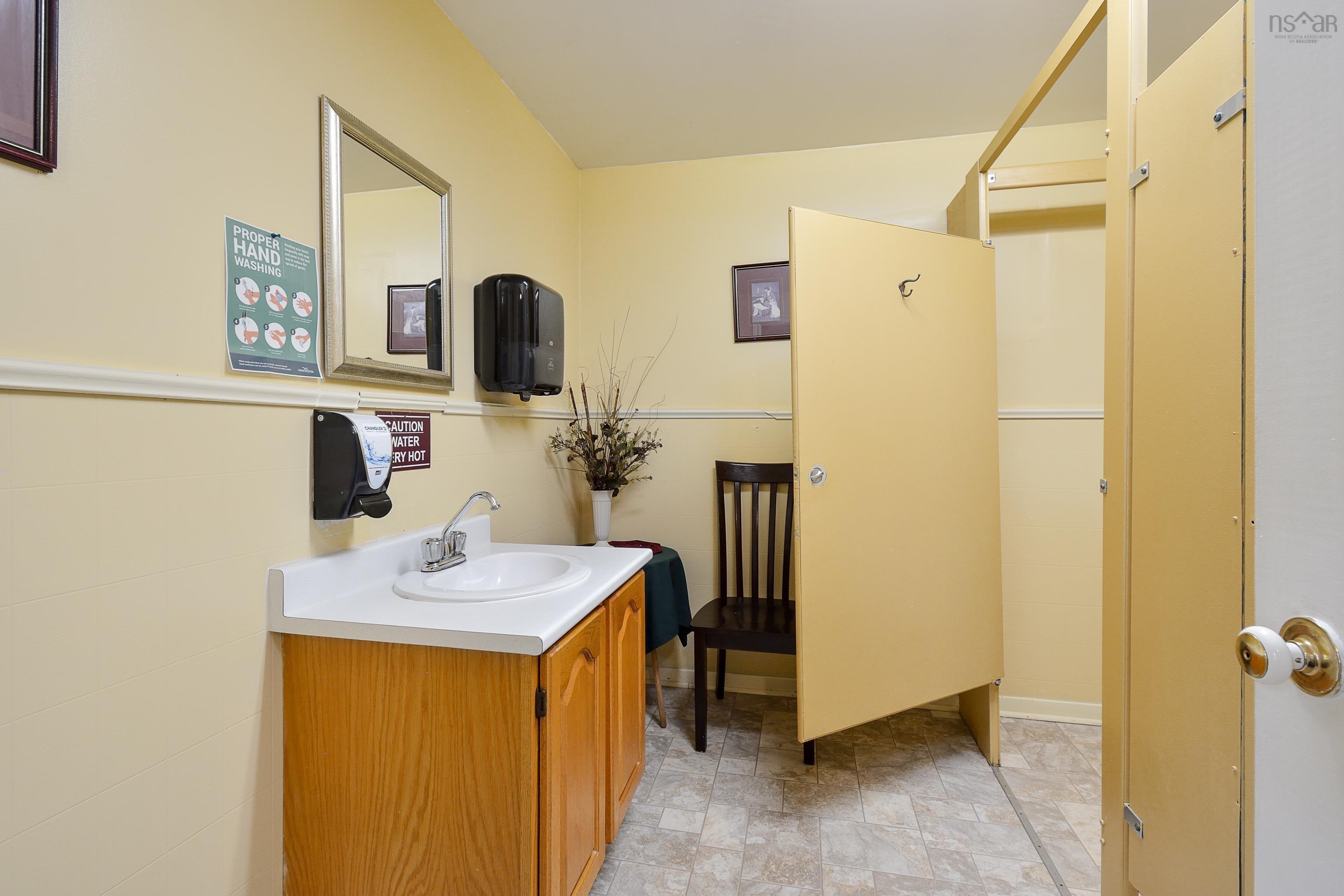 $299,999.00: 785 105 Highway, Boularderie East