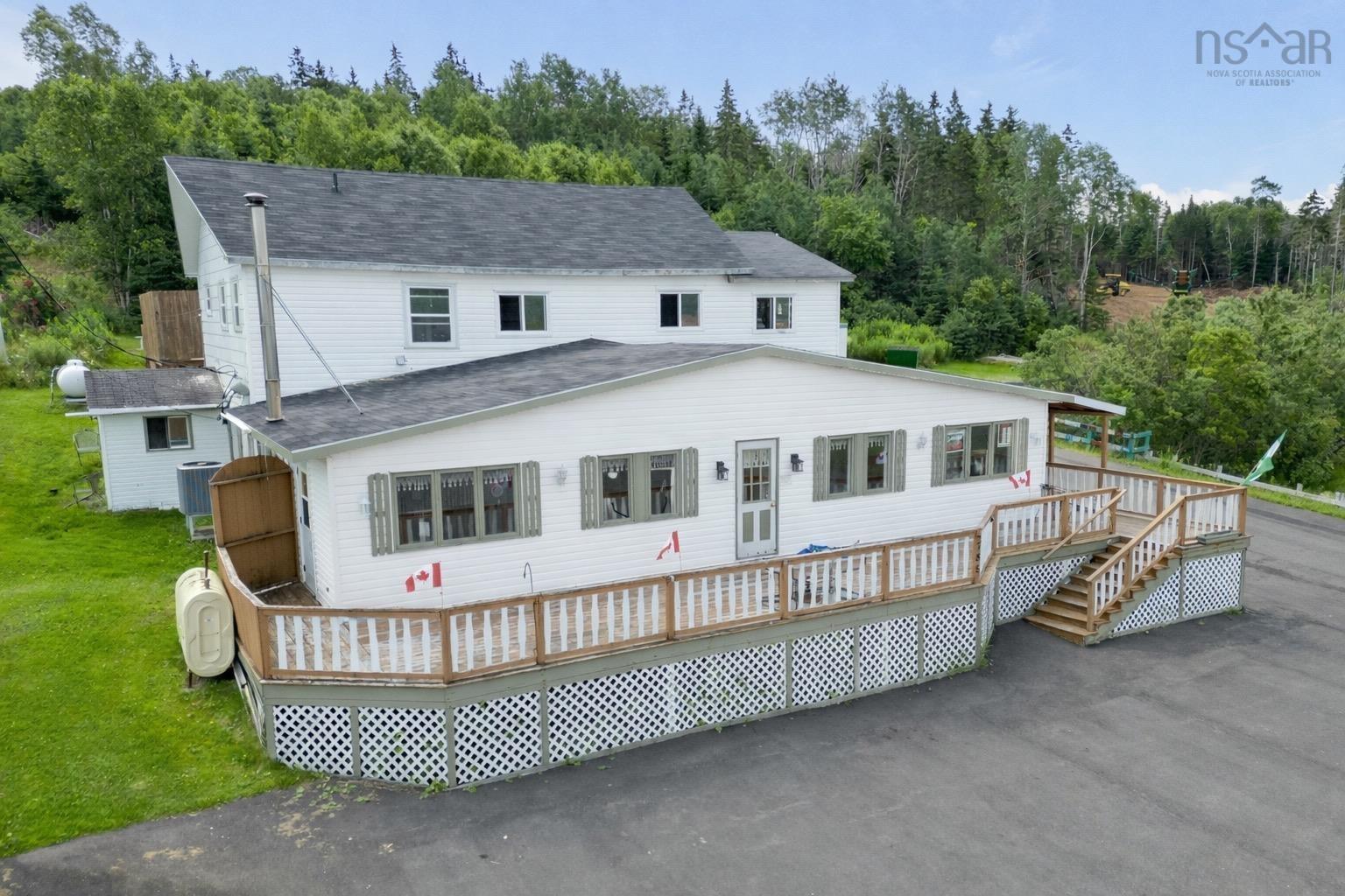 $299,999.00: 785 105 Highway, Boularderie East