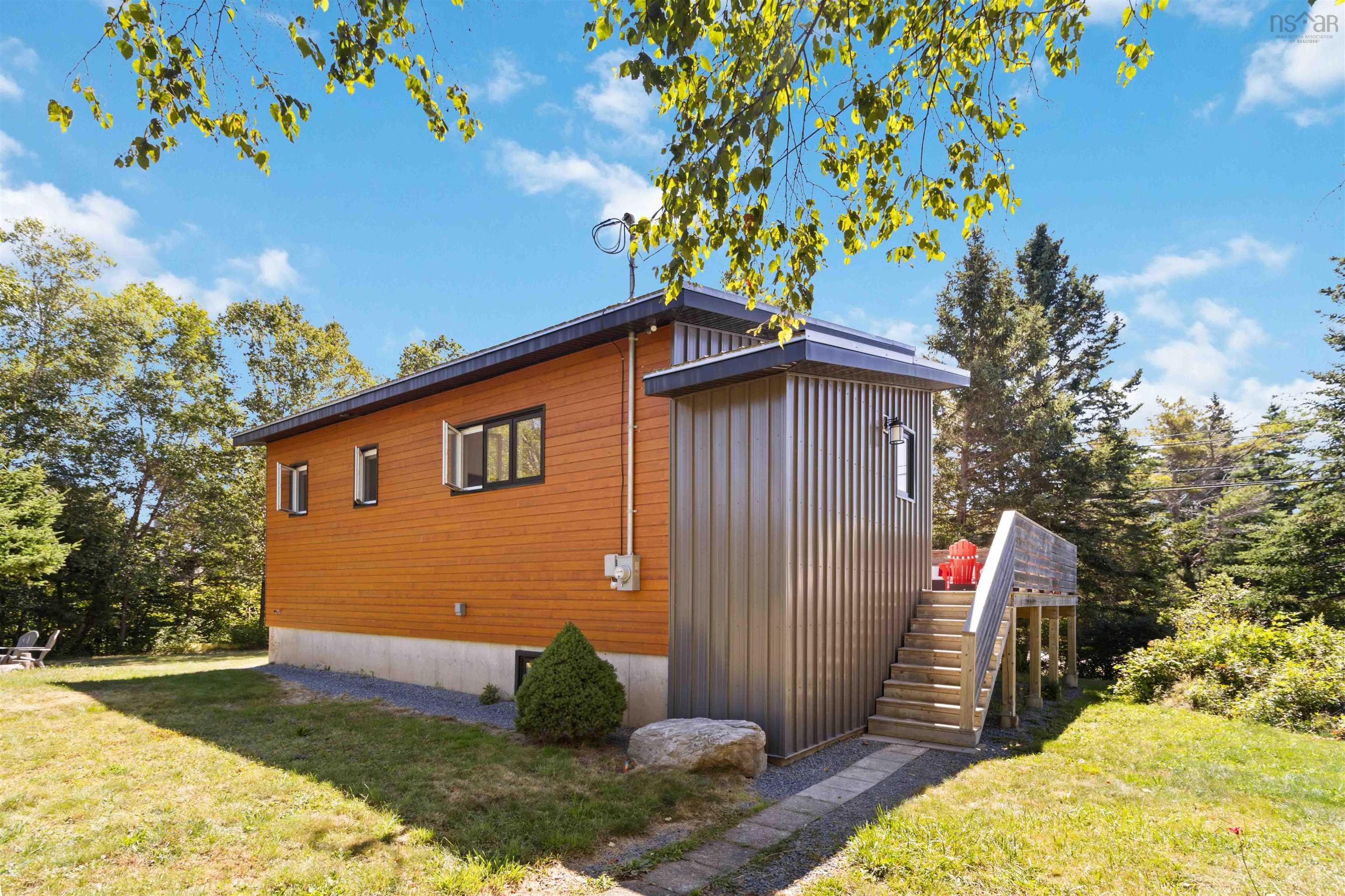 $399,900.00: 10 Silver Rock Road, Hunts Point