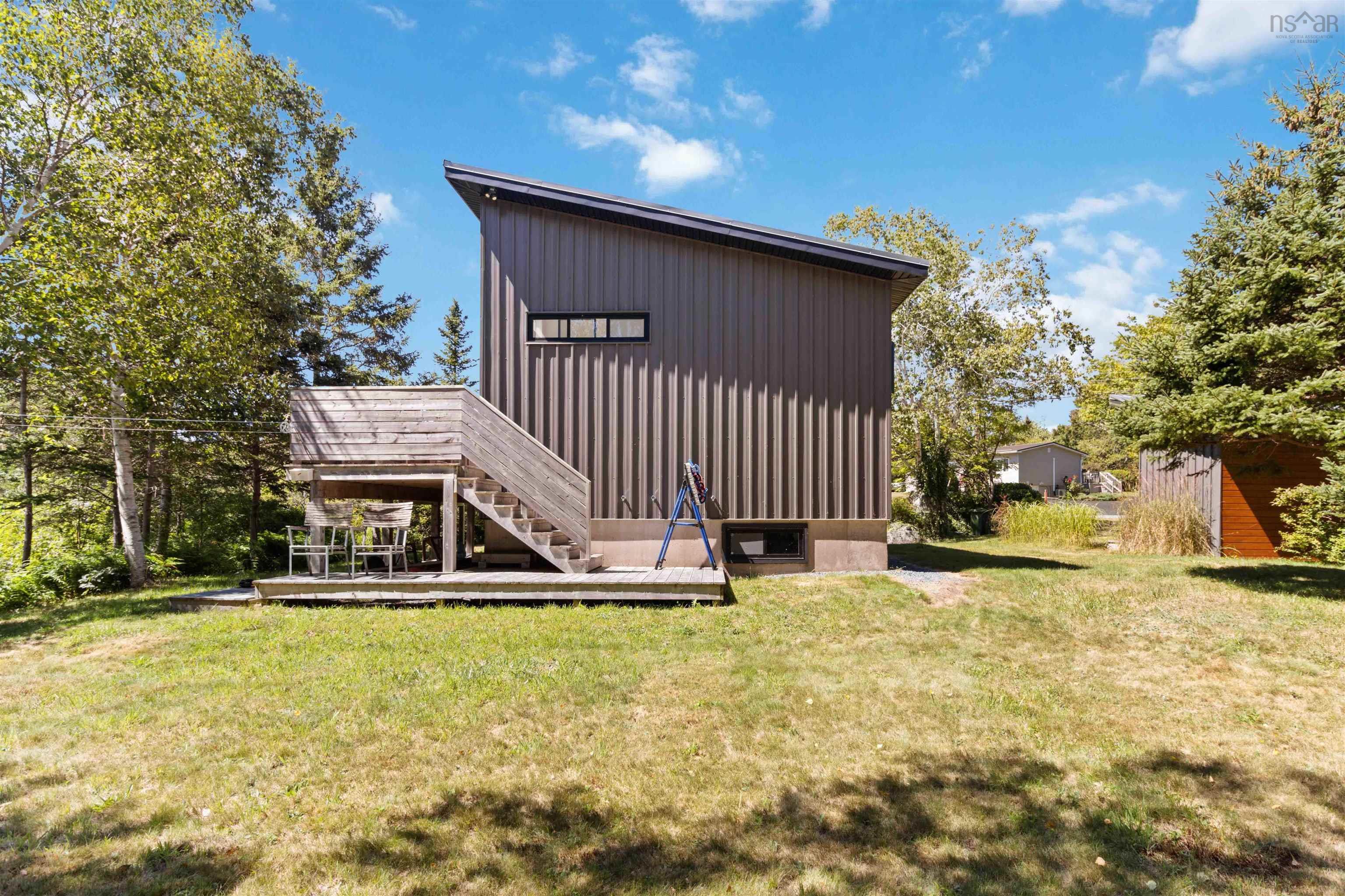 $399,900.00: 10 Silver Rock Road, Hunts Point