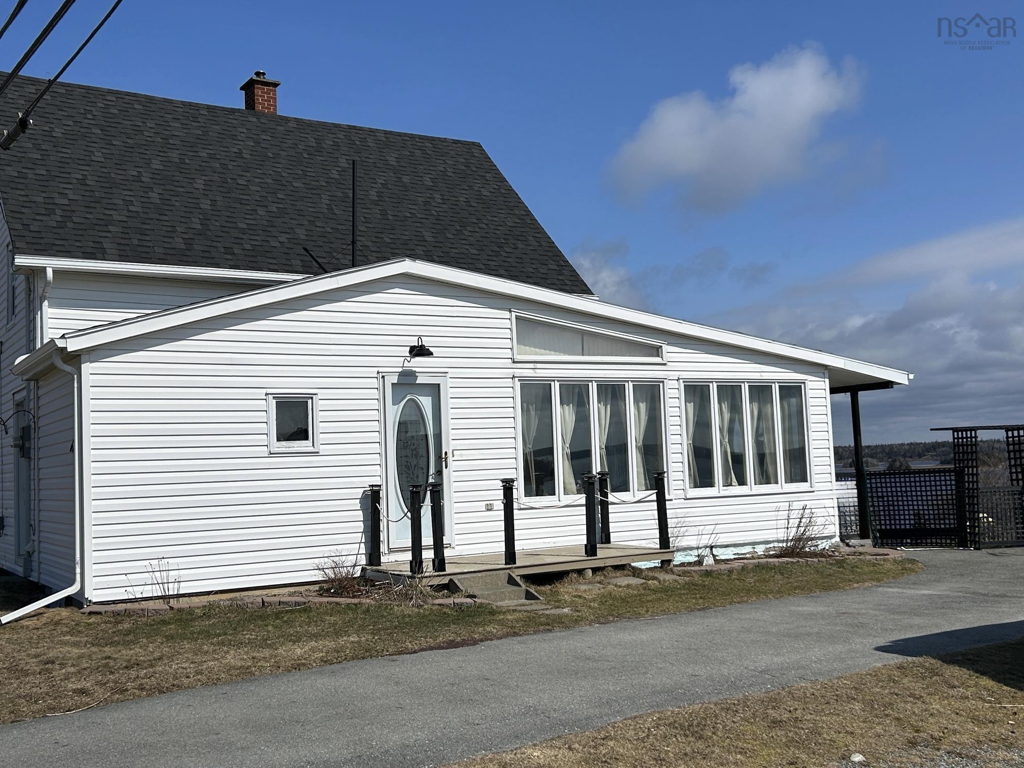 $199,900.00: 637 Highway 335, West Pubnico