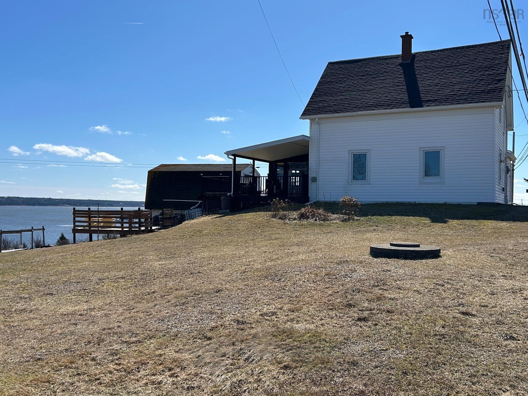 $199,900.00: 637 Highway 335, West Pubnico