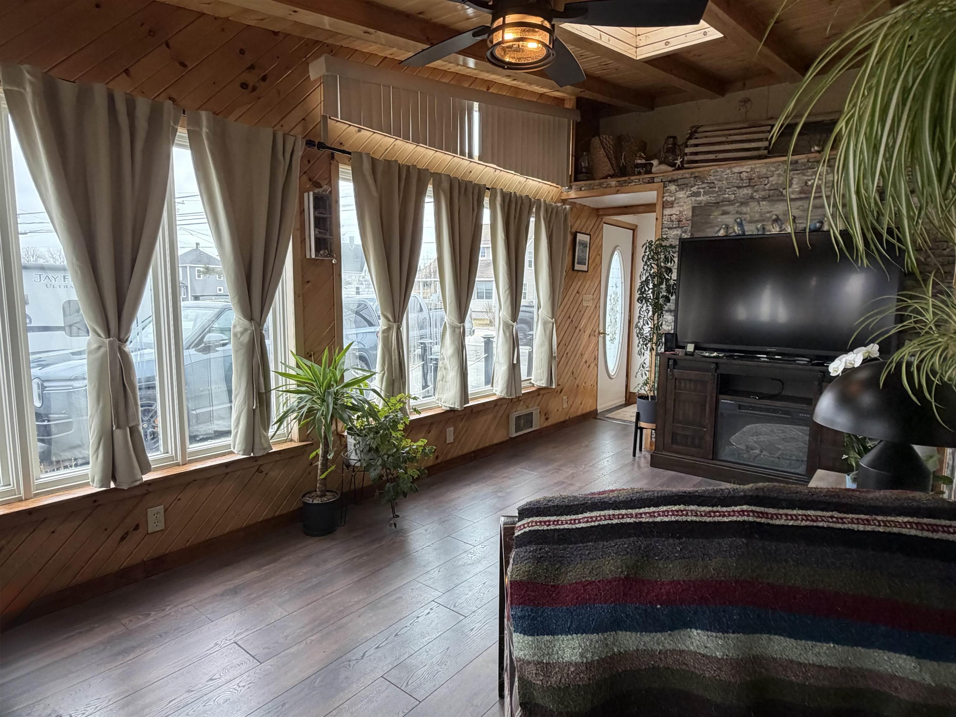 $199,900.00: 637 Highway 335, West Pubnico