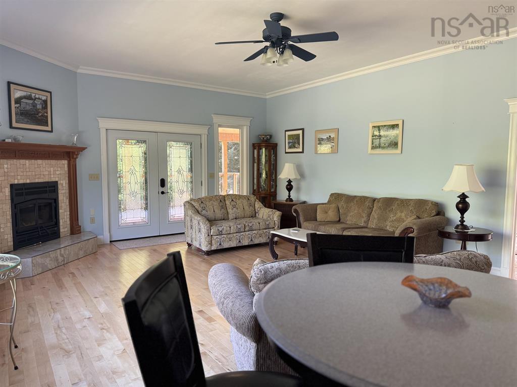 $674,900.00: 590 Gilberts Lane, Maplewood