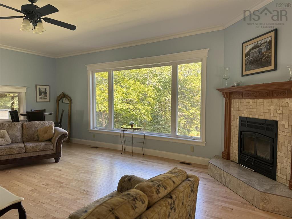 $674,900.00: 590 Gilberts Lane, Maplewood