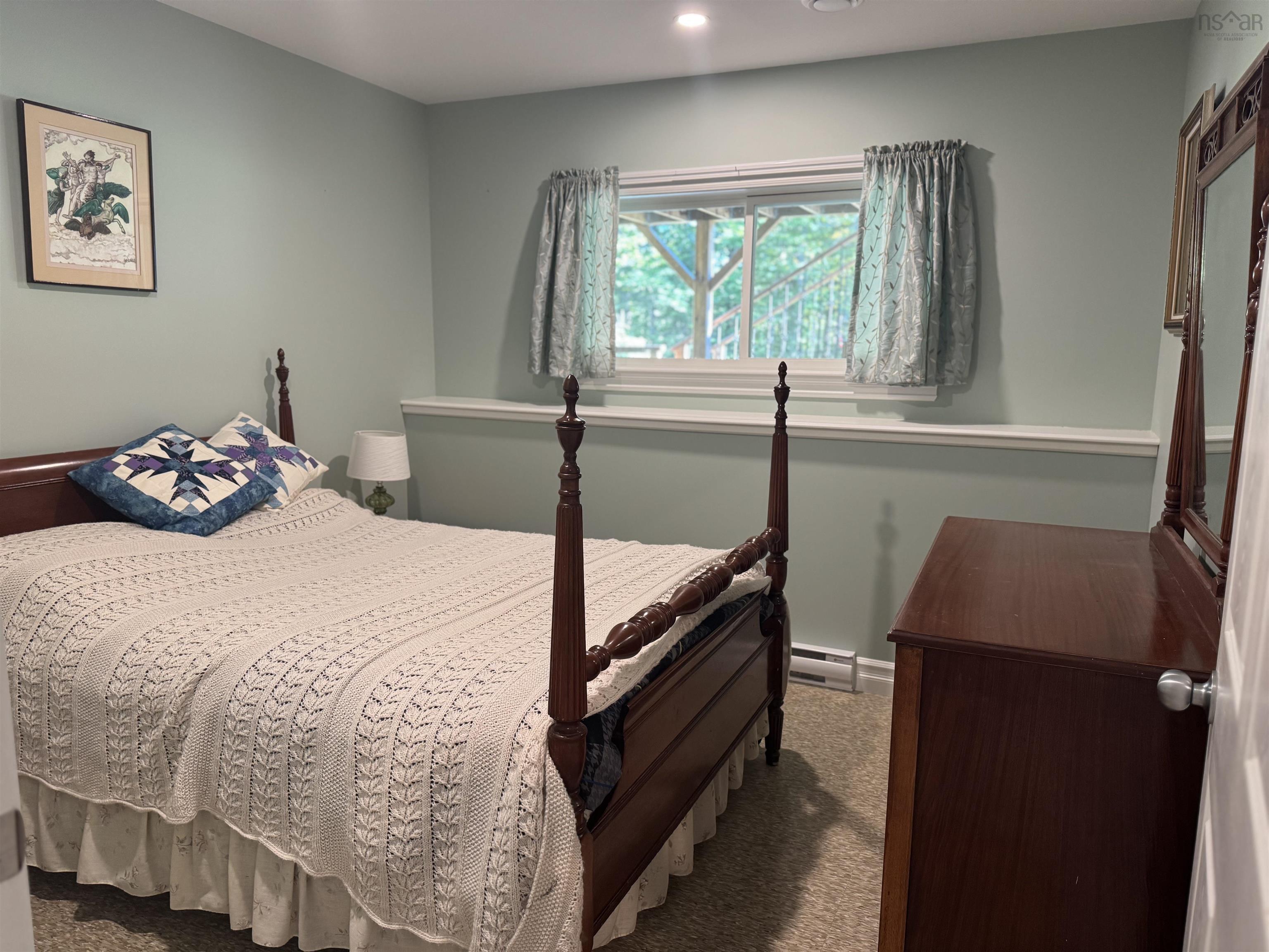$674,900.00: 590 Gilberts Lane, Maplewood