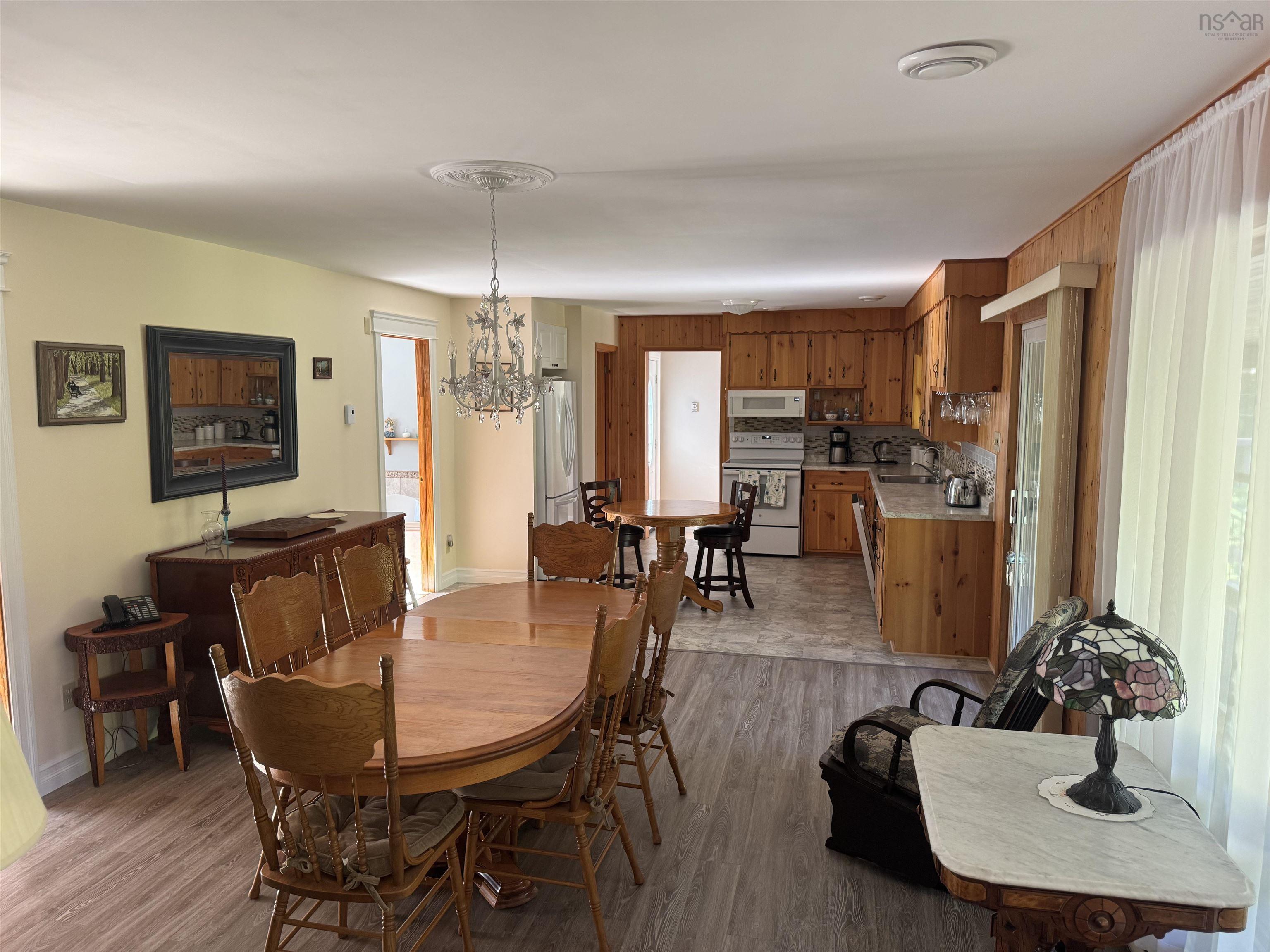 $674,900.00: 590 Gilberts Lane, Maplewood