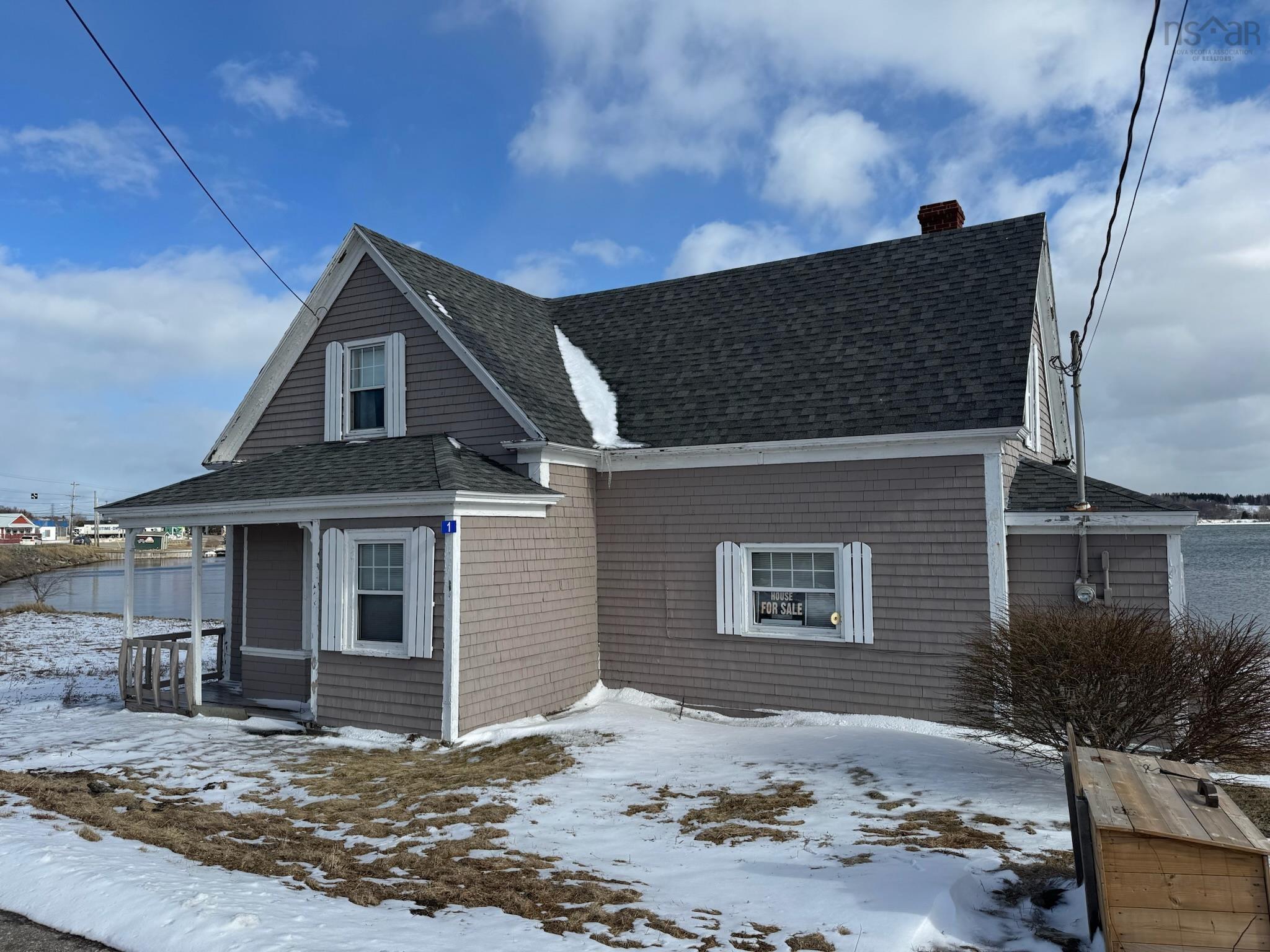 $175,000.00: 1 Hillside Boularderie Road, Groves Point