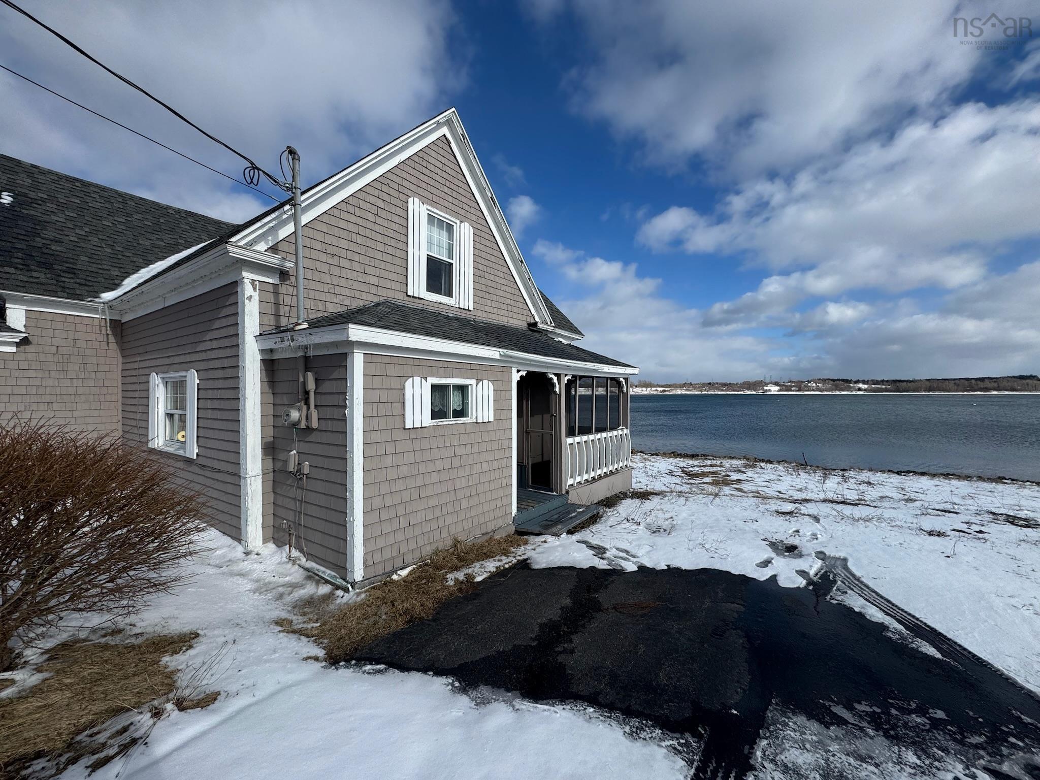 $175,000.00: 1 Hillside Boularderie Road, Groves Point