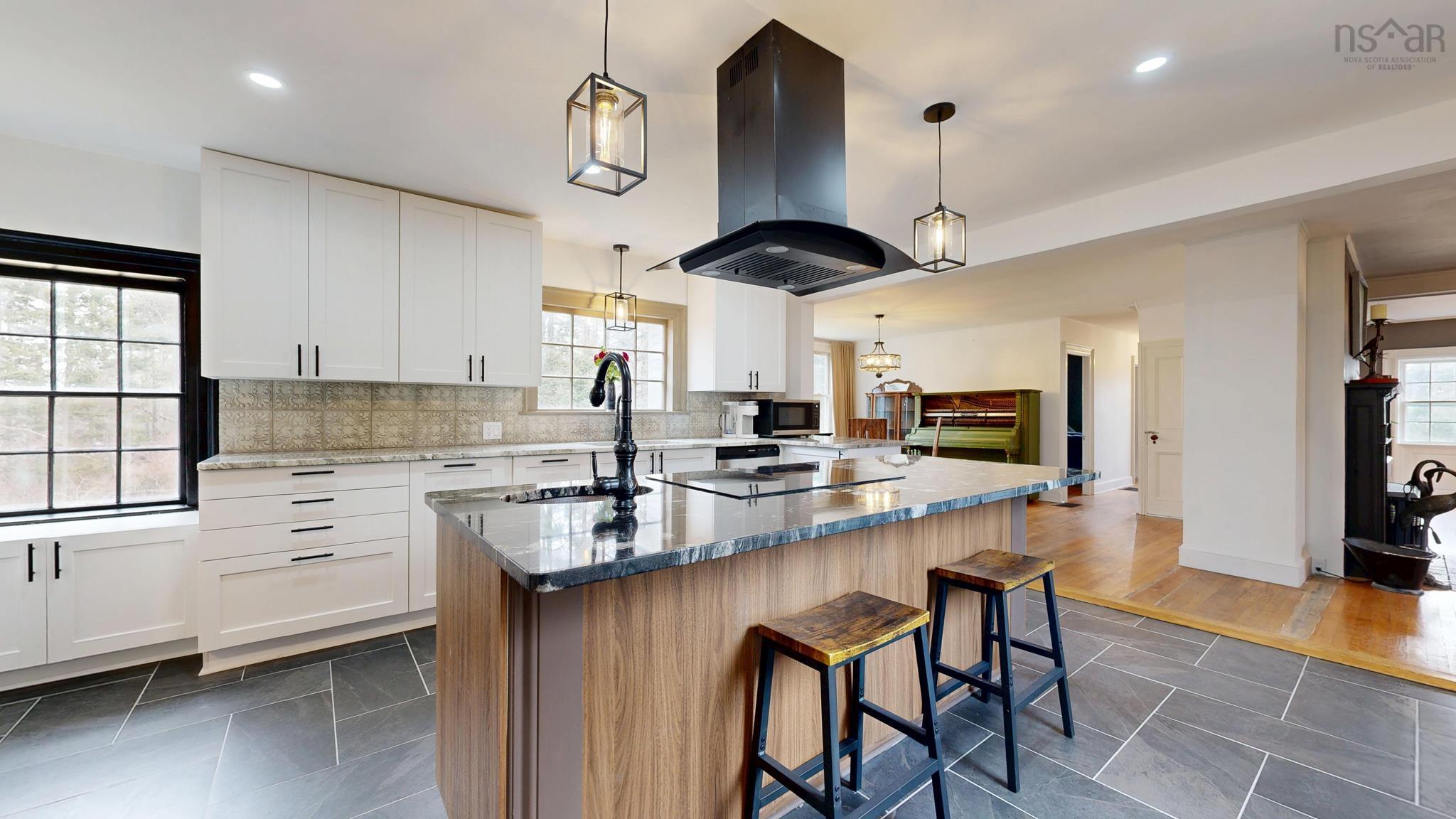 $739,999.00: 5168 Highway 331, Crescent Beach