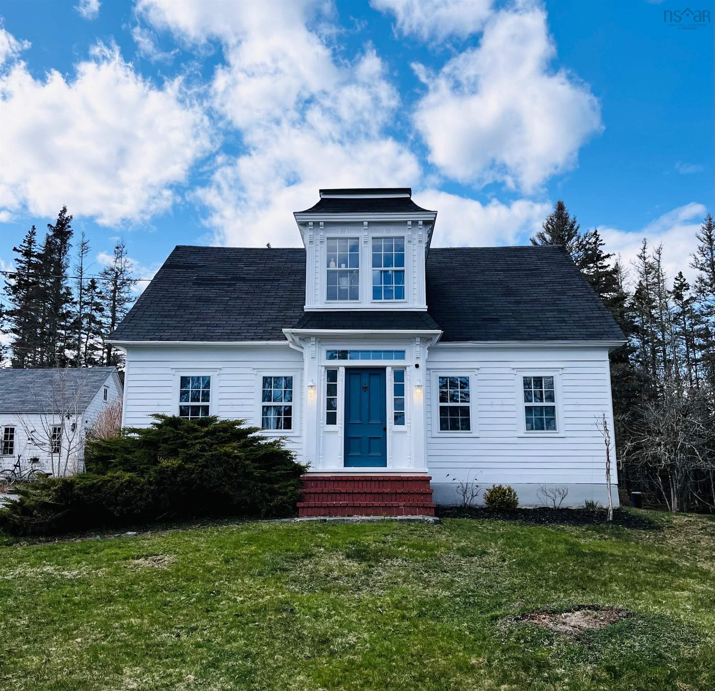 $739,999.00: 5168 Highway 331, Crescent Beach