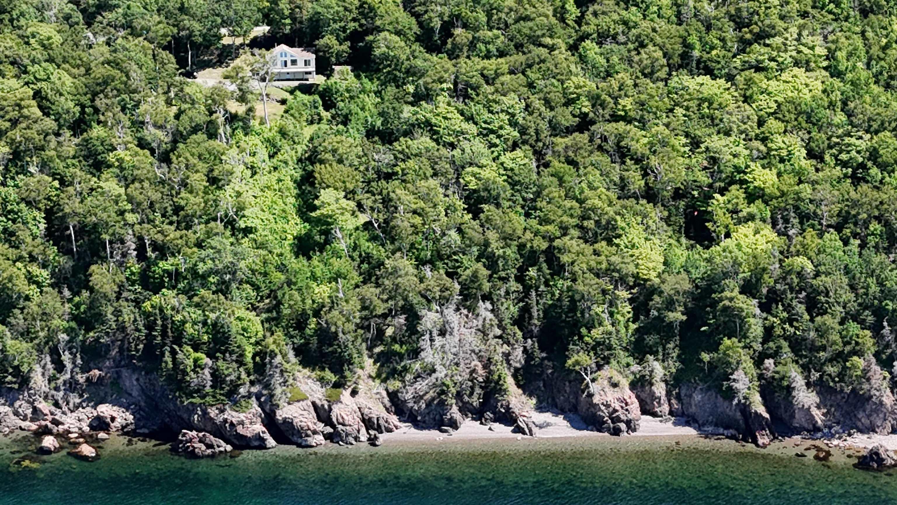 $489,000.00: 95 LAKESHORE Drive W, Irish Cove