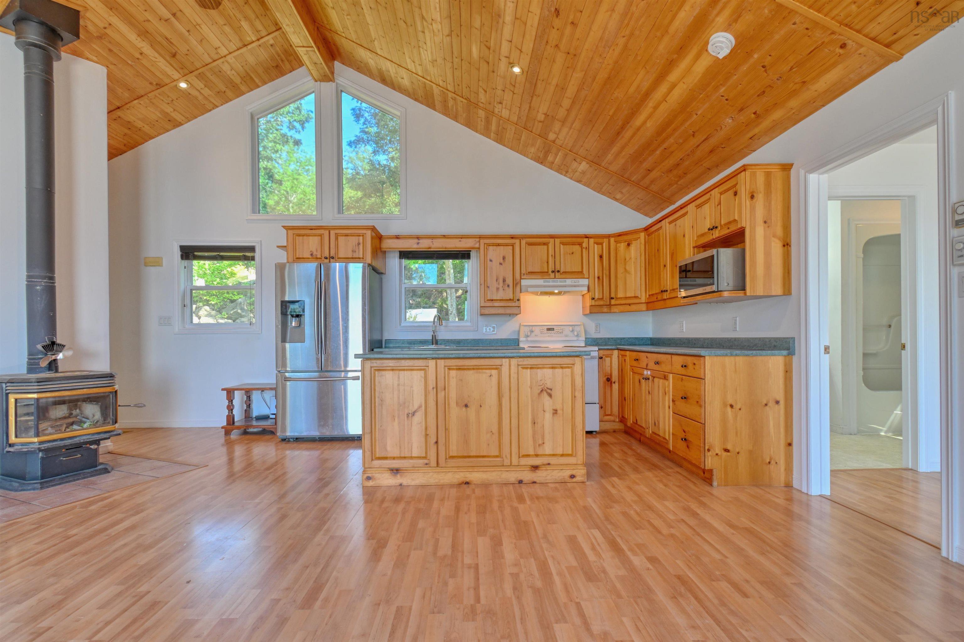 $489,000.00: 95 LAKESHORE Drive W, Irish Cove