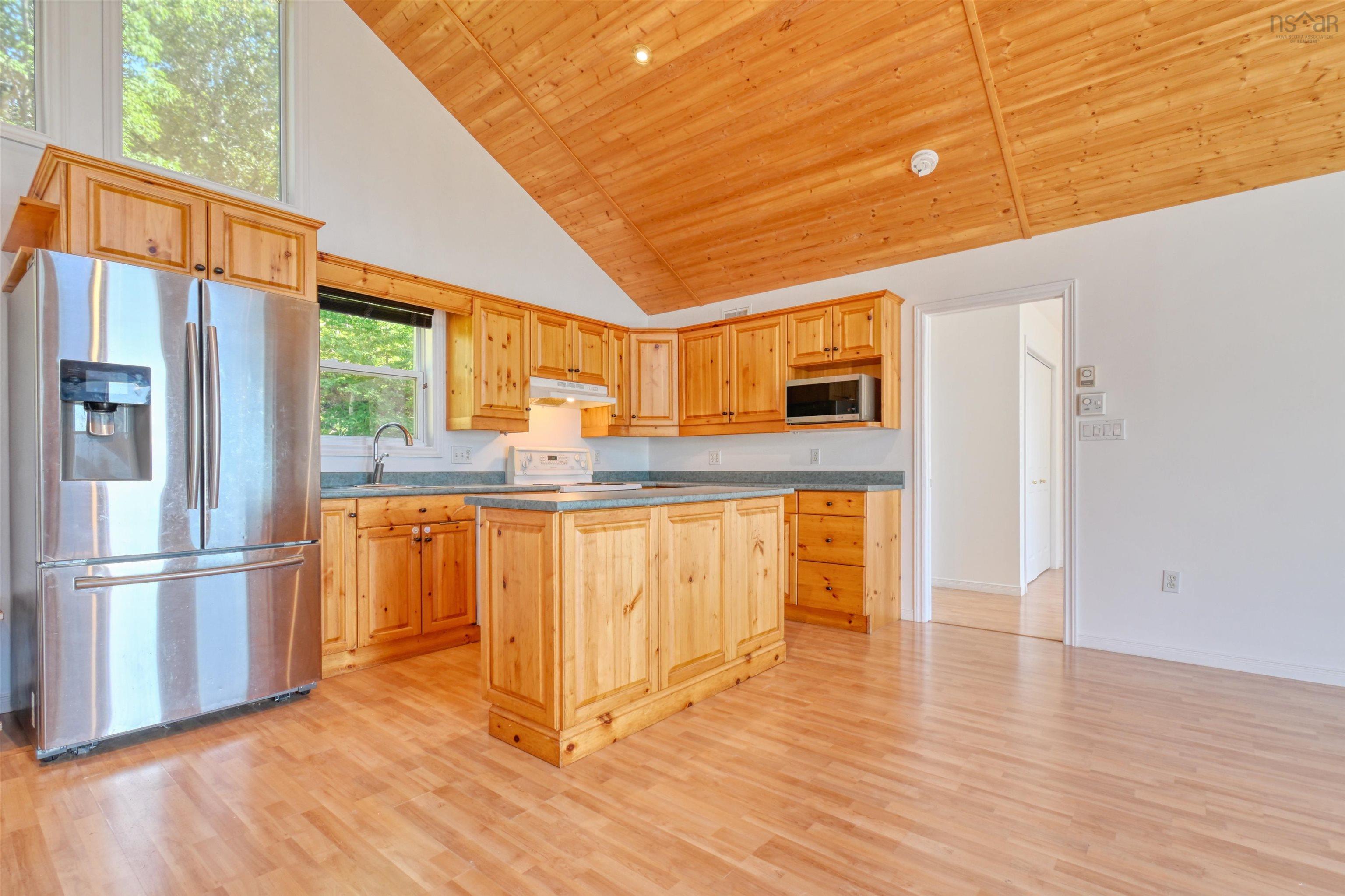 $489,000.00: 95 LAKESHORE Drive W, Irish Cove