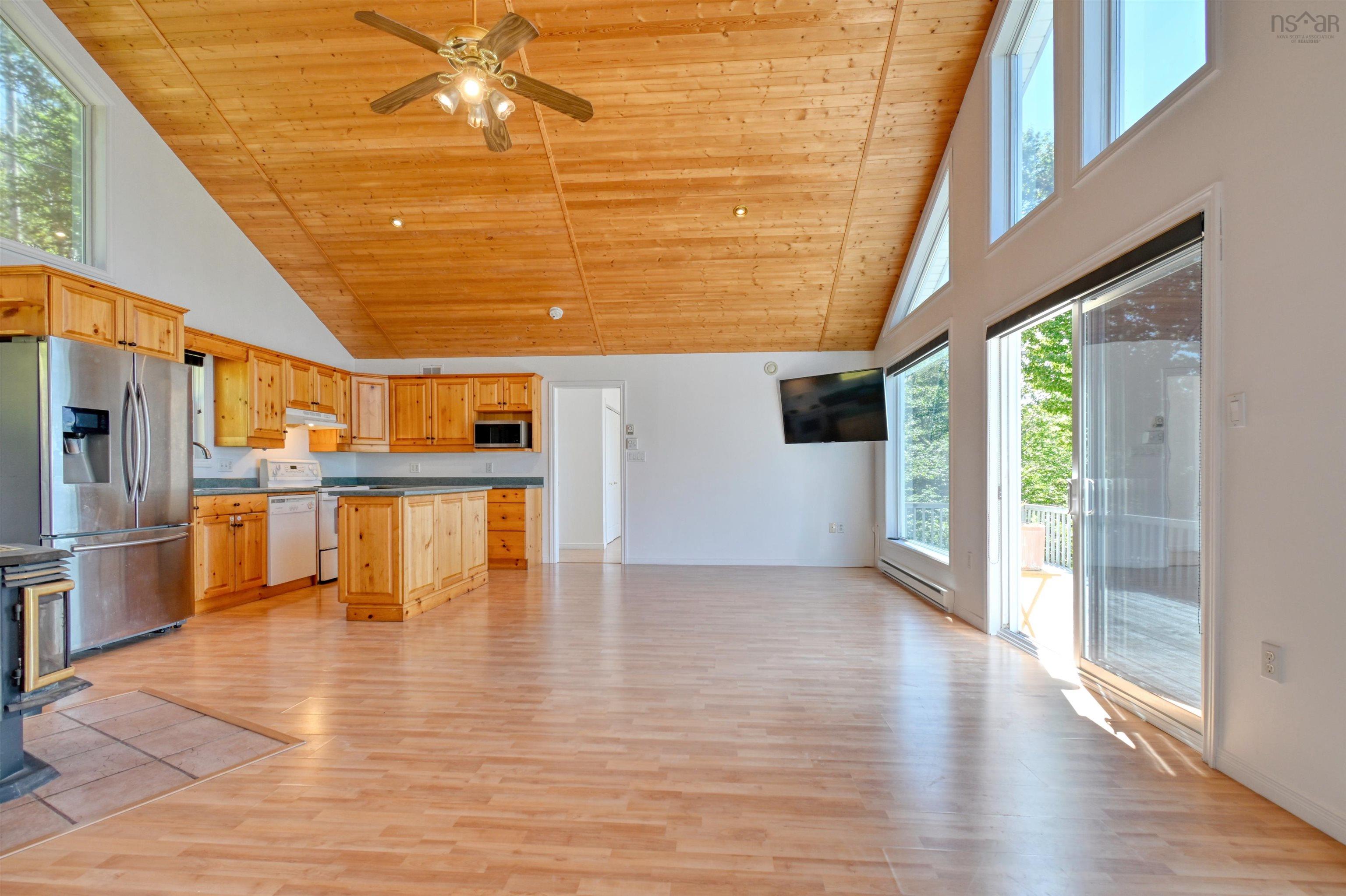 $489,000.00: 95 LAKESHORE Drive W, Irish Cove