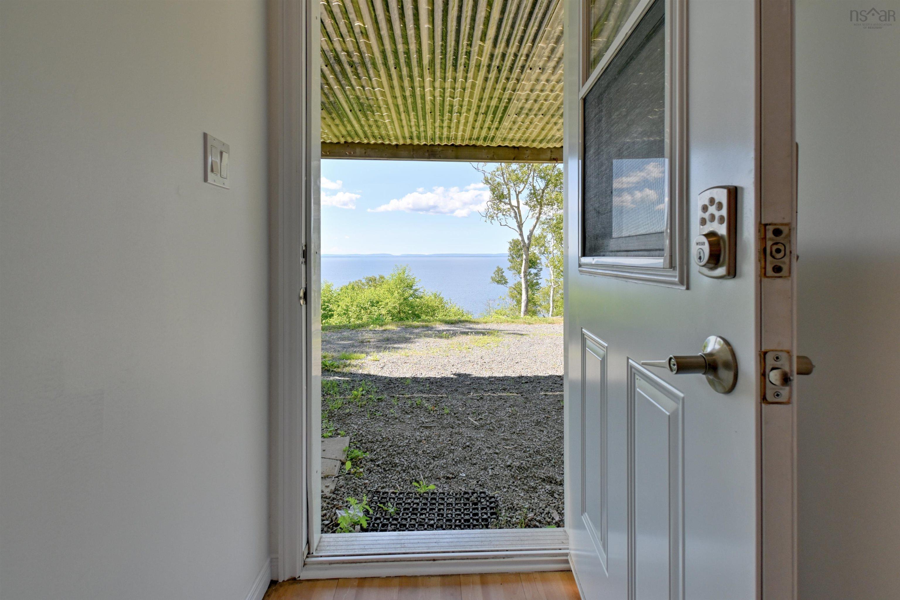 $489,000.00: 95 LAKESHORE Drive W, Irish Cove