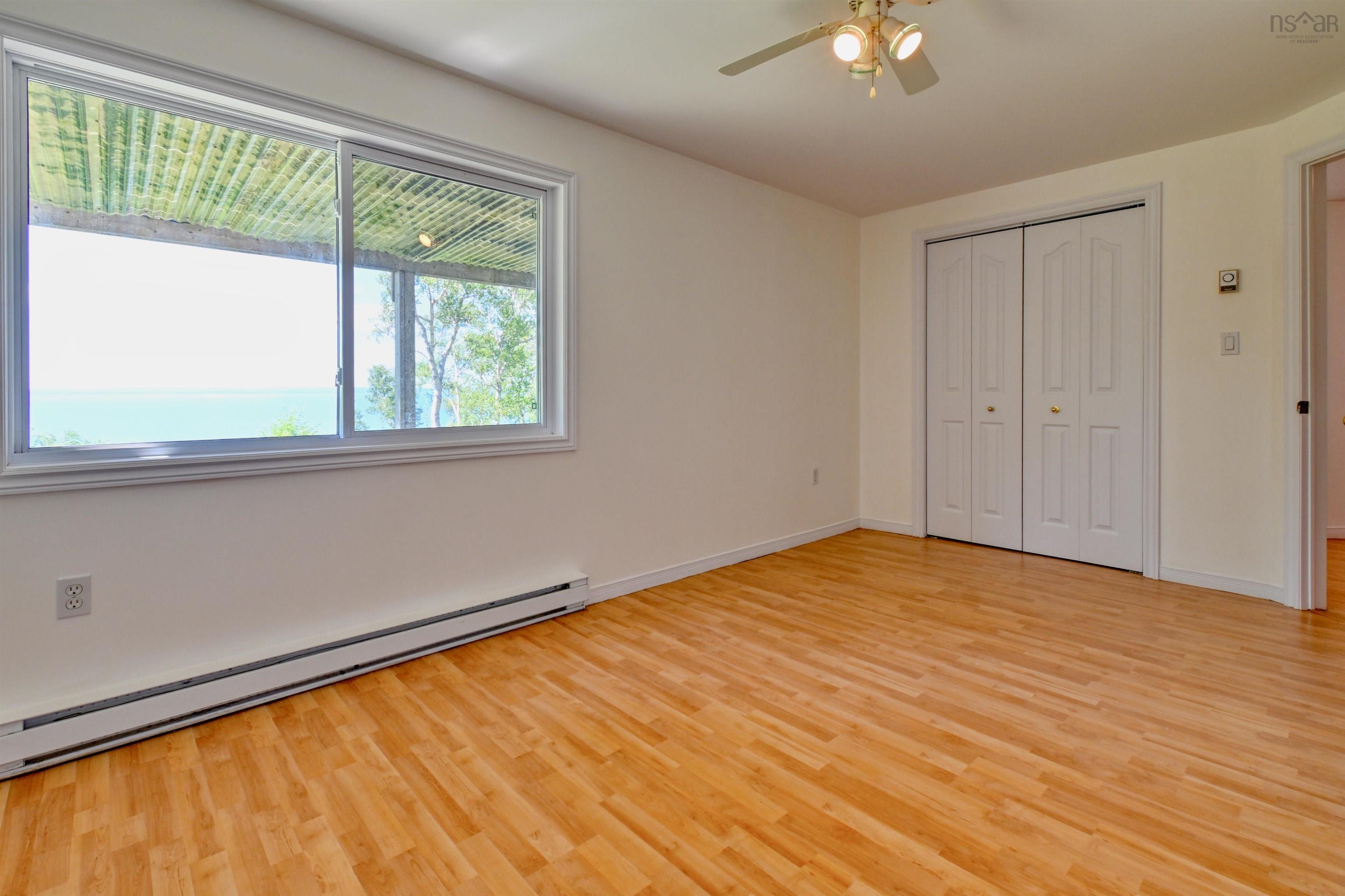 $489,000.00: 95 LAKESHORE Drive W, Irish Cove