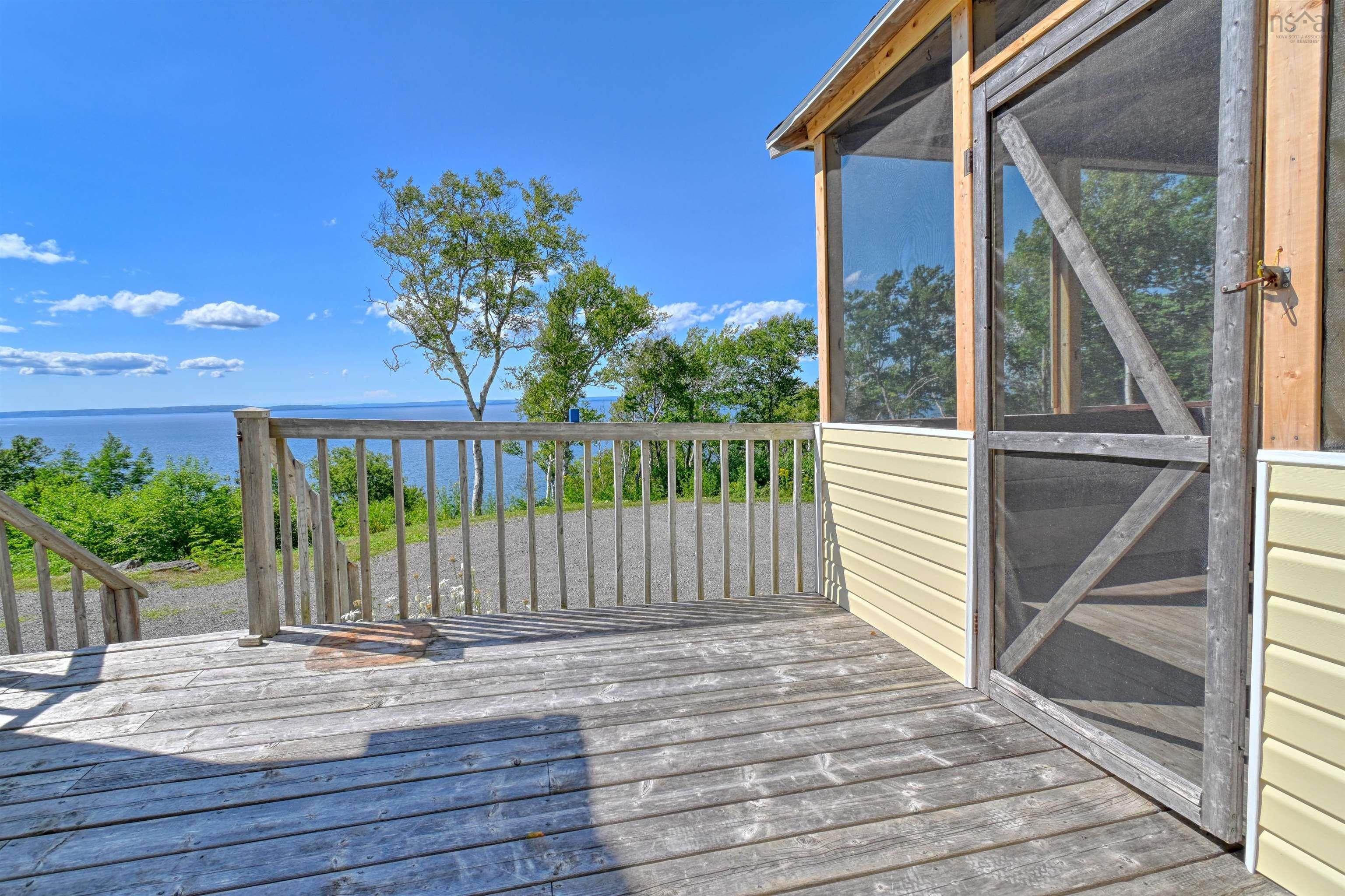 $489,000.00: 95 LAKESHORE Drive W, Irish Cove