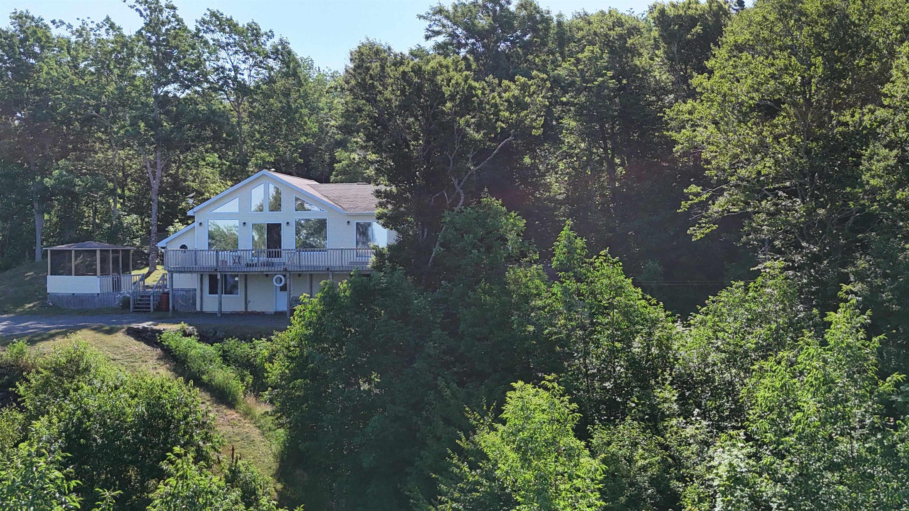 $489,000.00: 95 LAKESHORE Drive W, Irish Cove