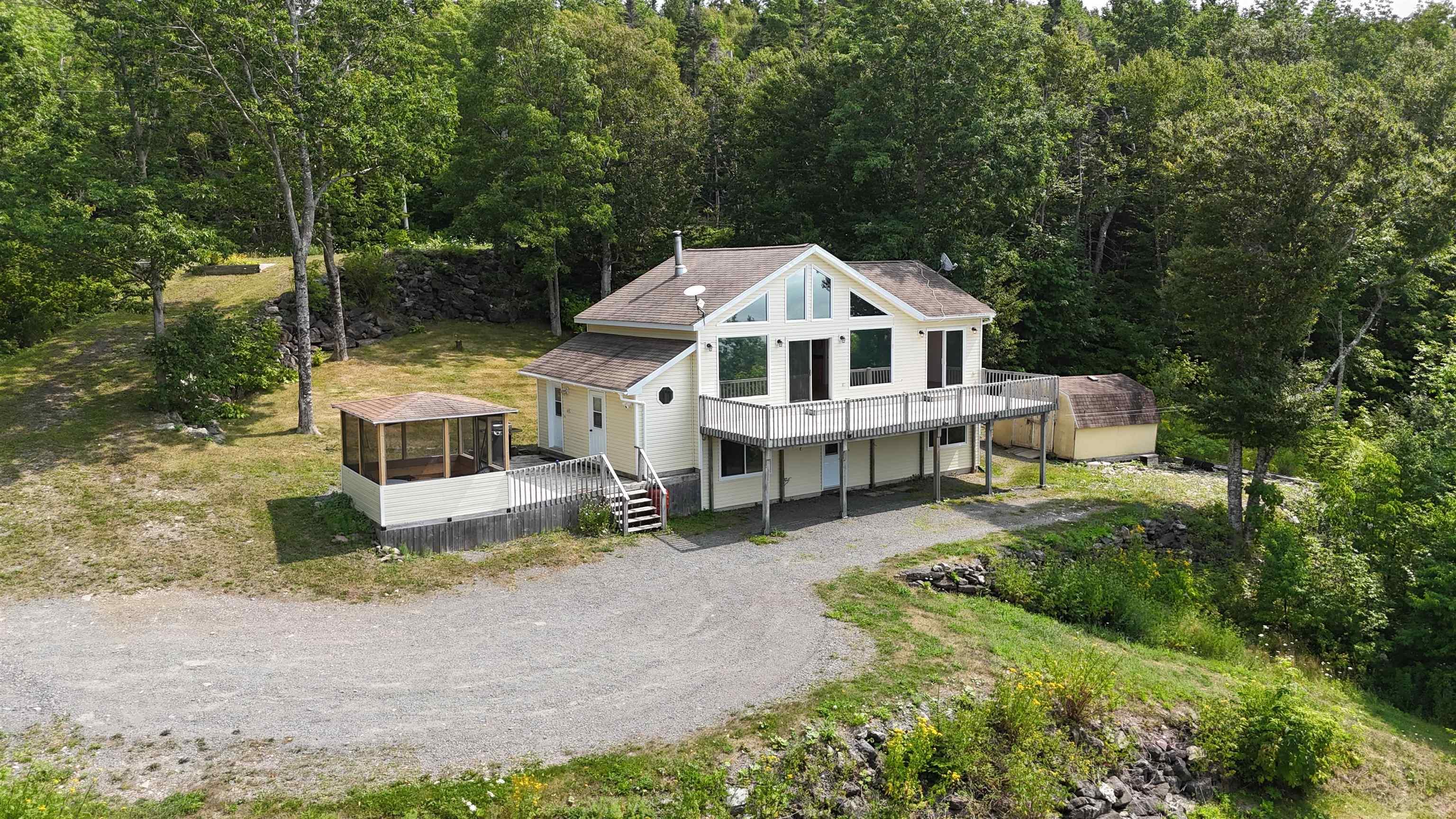 $489,000.00: 95 LAKESHORE Drive W, Irish Cove
