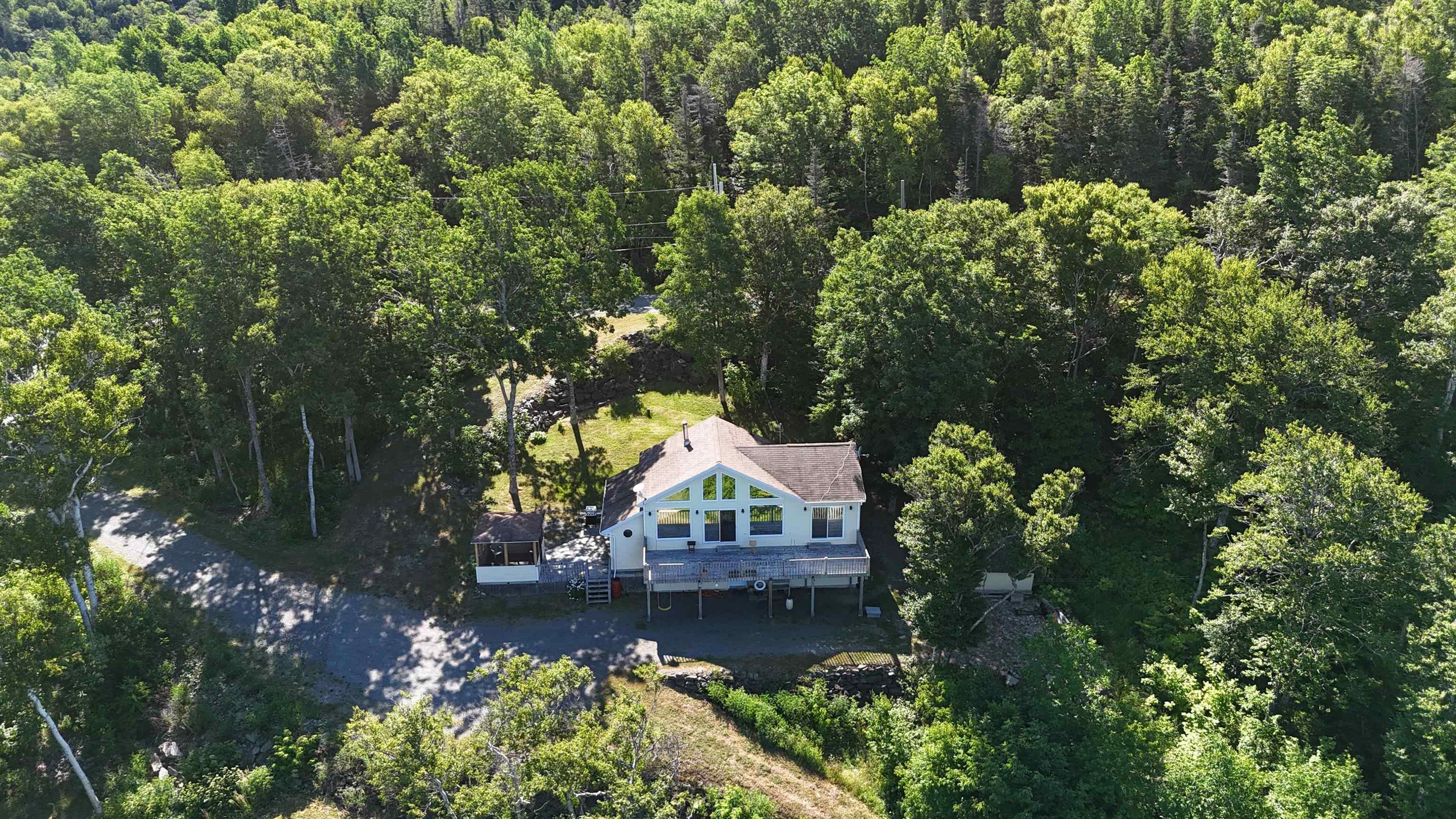 $489,000.00: 95 LAKESHORE Drive W, Irish Cove