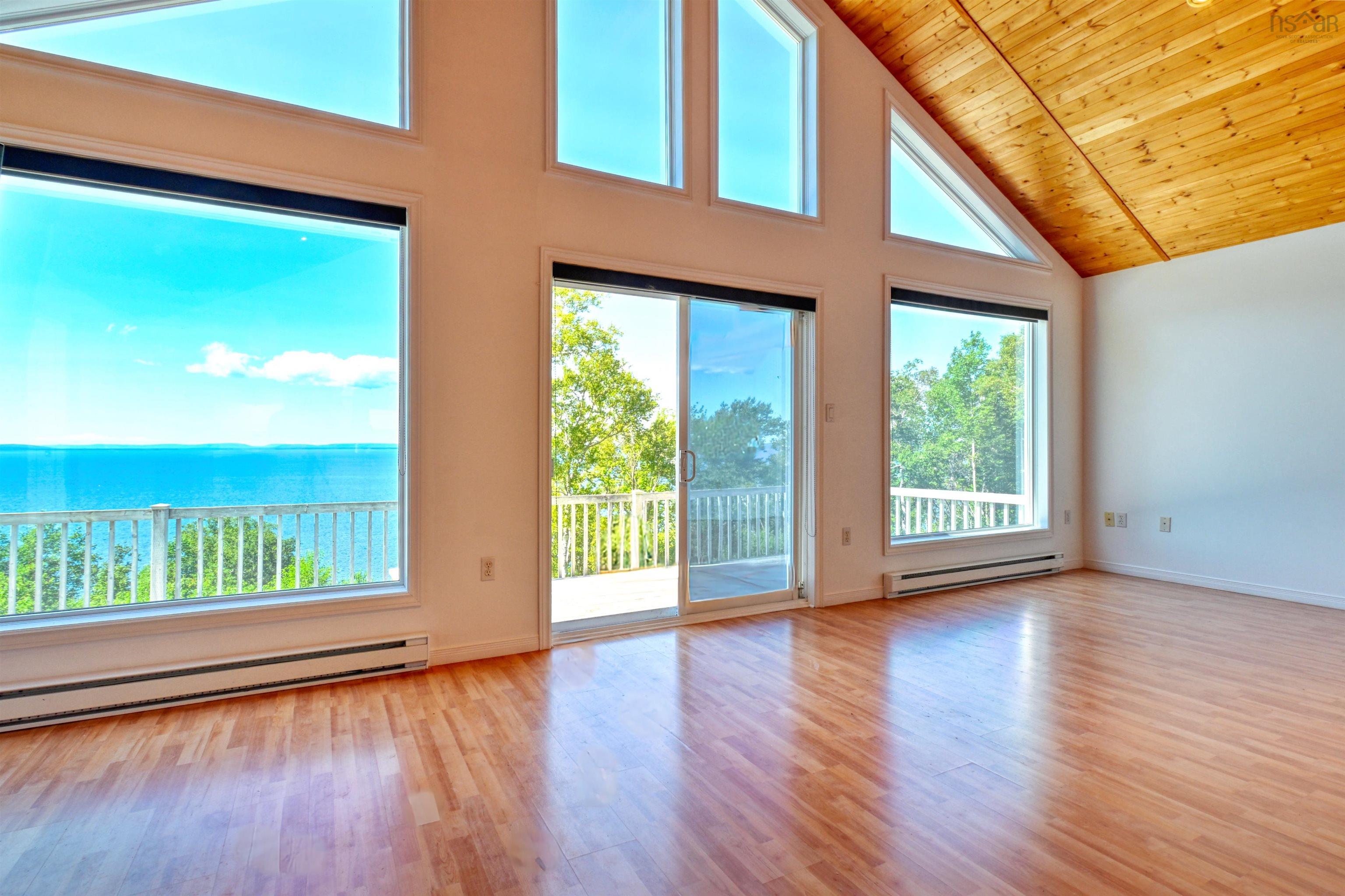 $489,000.00: 95 LAKESHORE Drive W, Irish Cove
