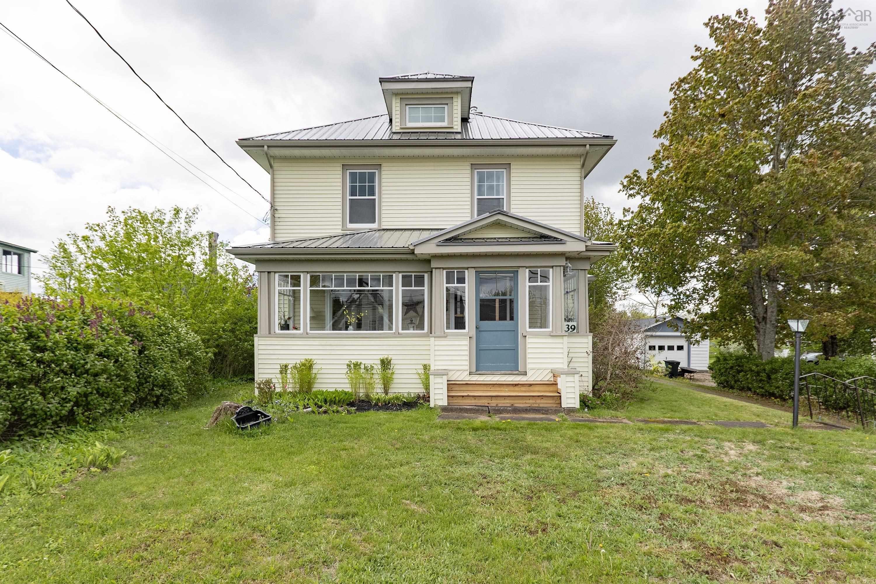 $359,900.00: 139 Main Street, Springhill