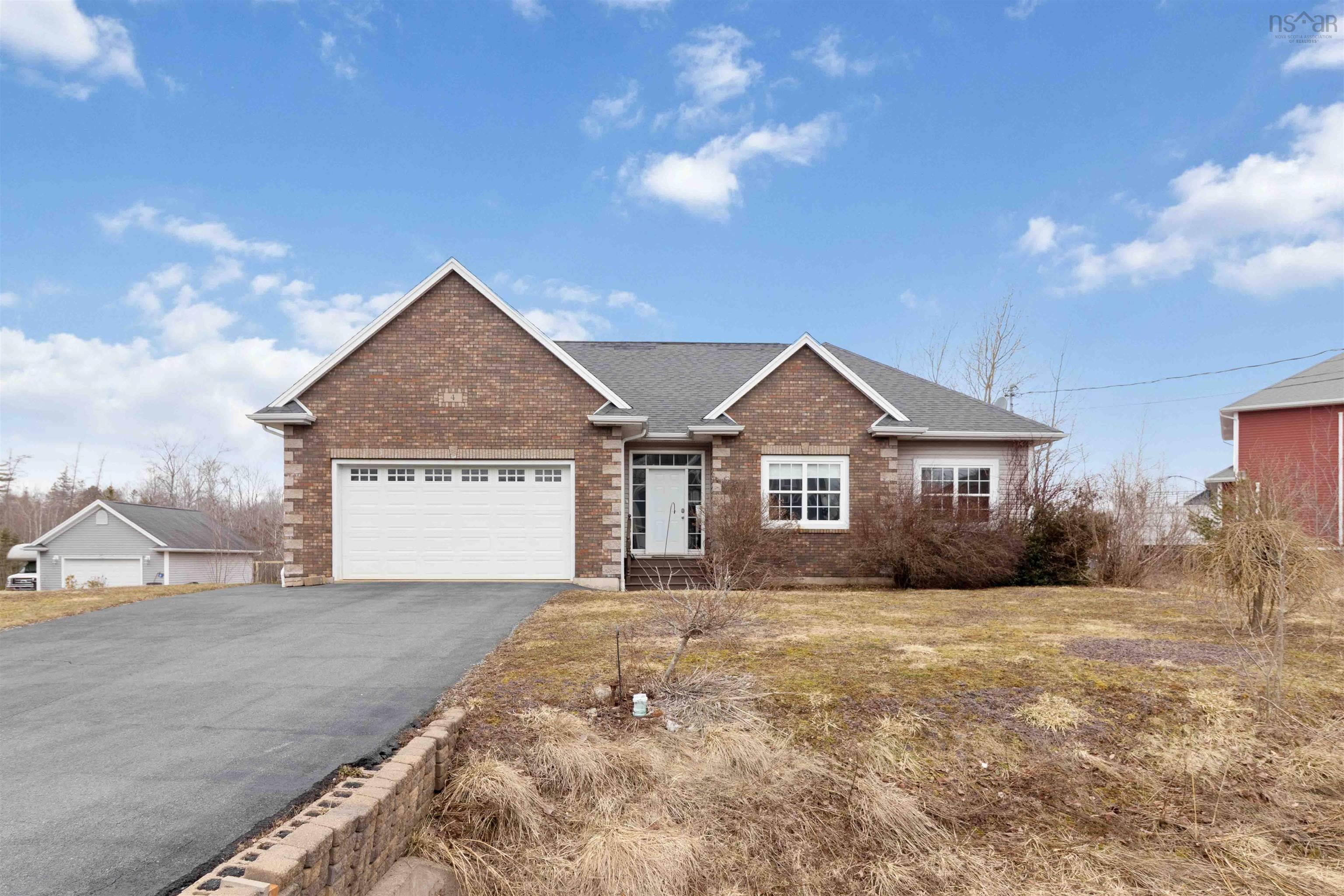 $605,000.00: 4 Carriage Lane, Enfield