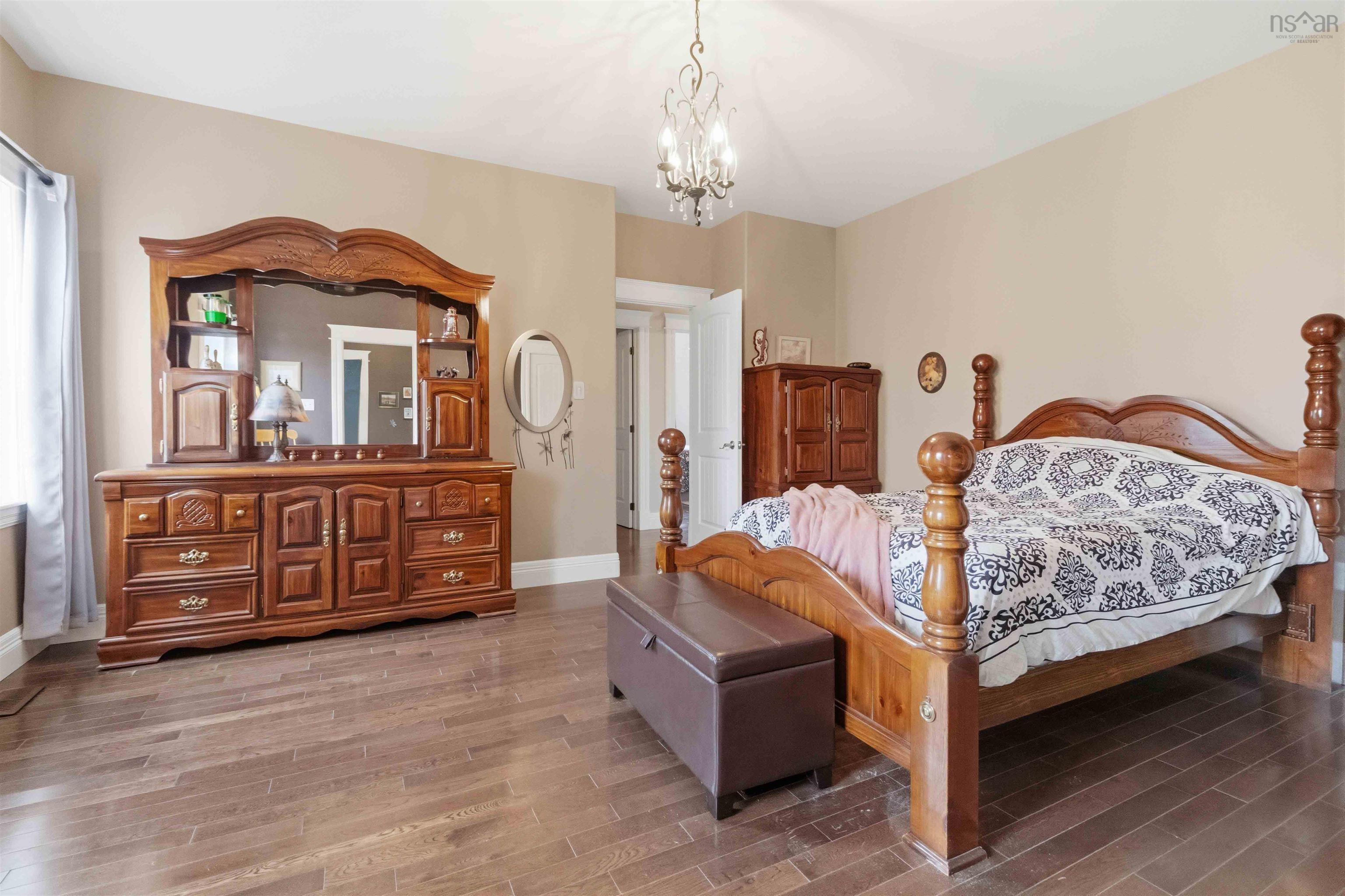 $605,000.00: 4 Carriage Lane, Enfield
