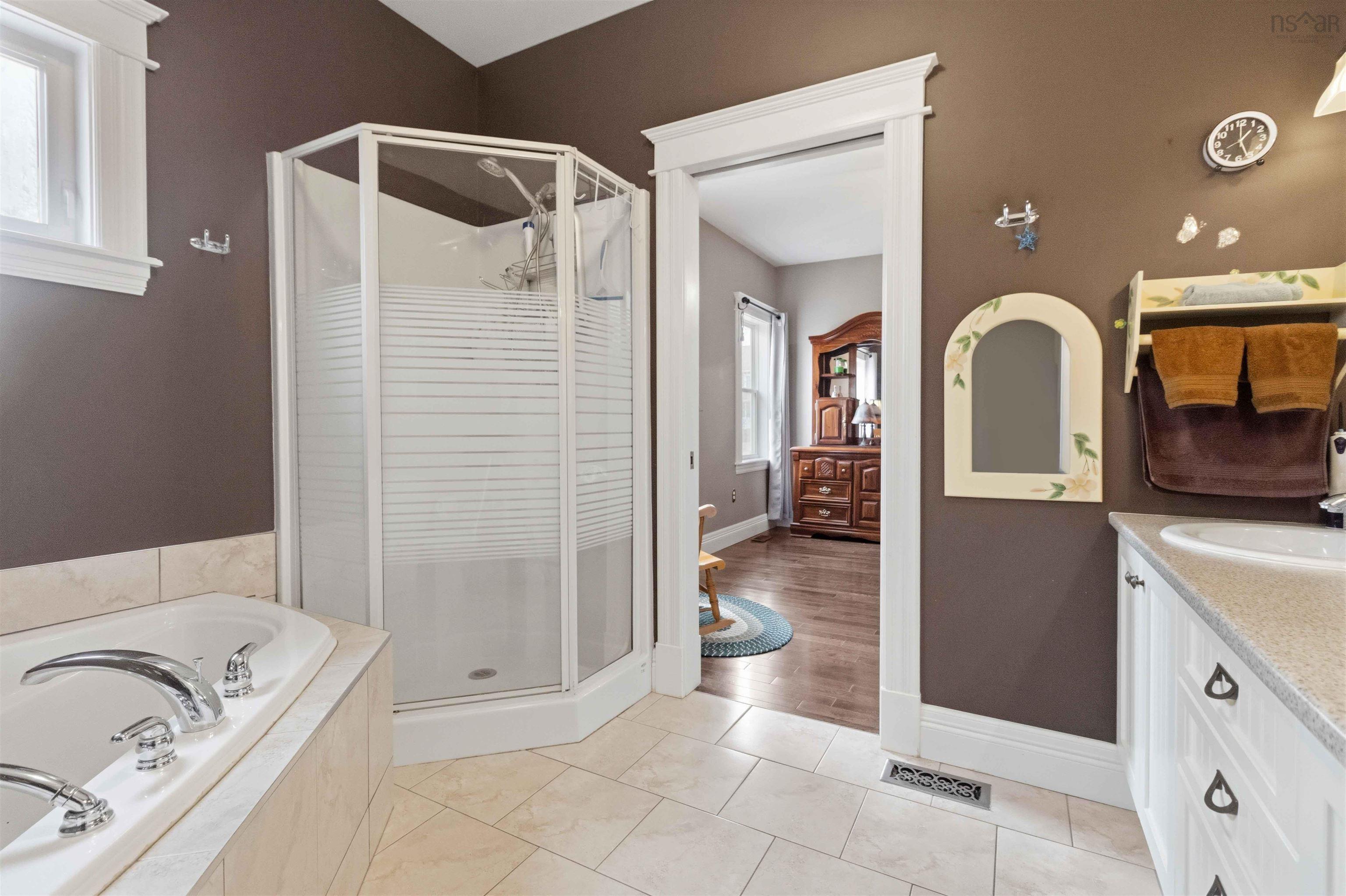 $605,000.00: 4 Carriage Lane, Enfield