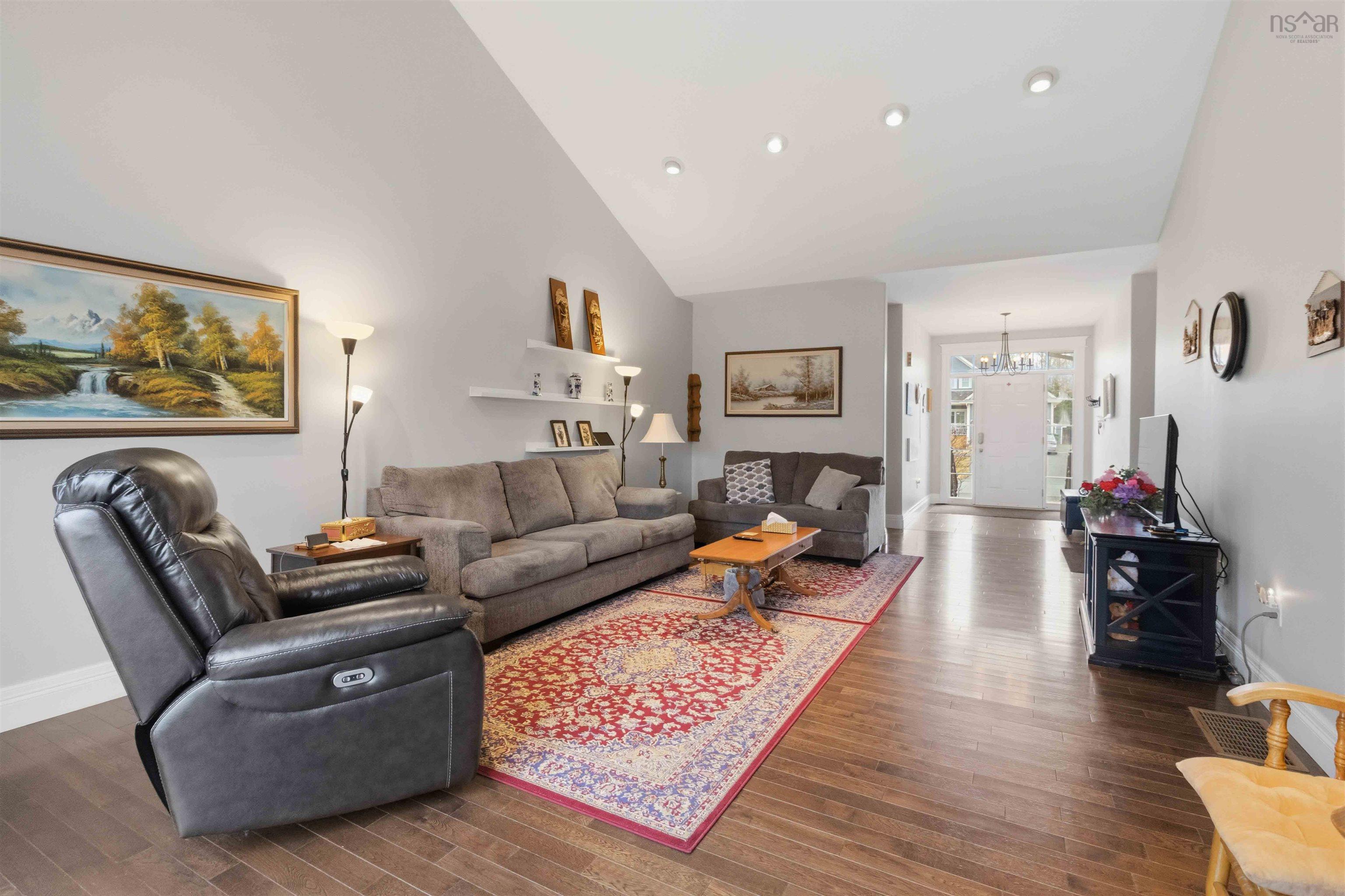 $605,000.00: 4 Carriage Lane, Enfield