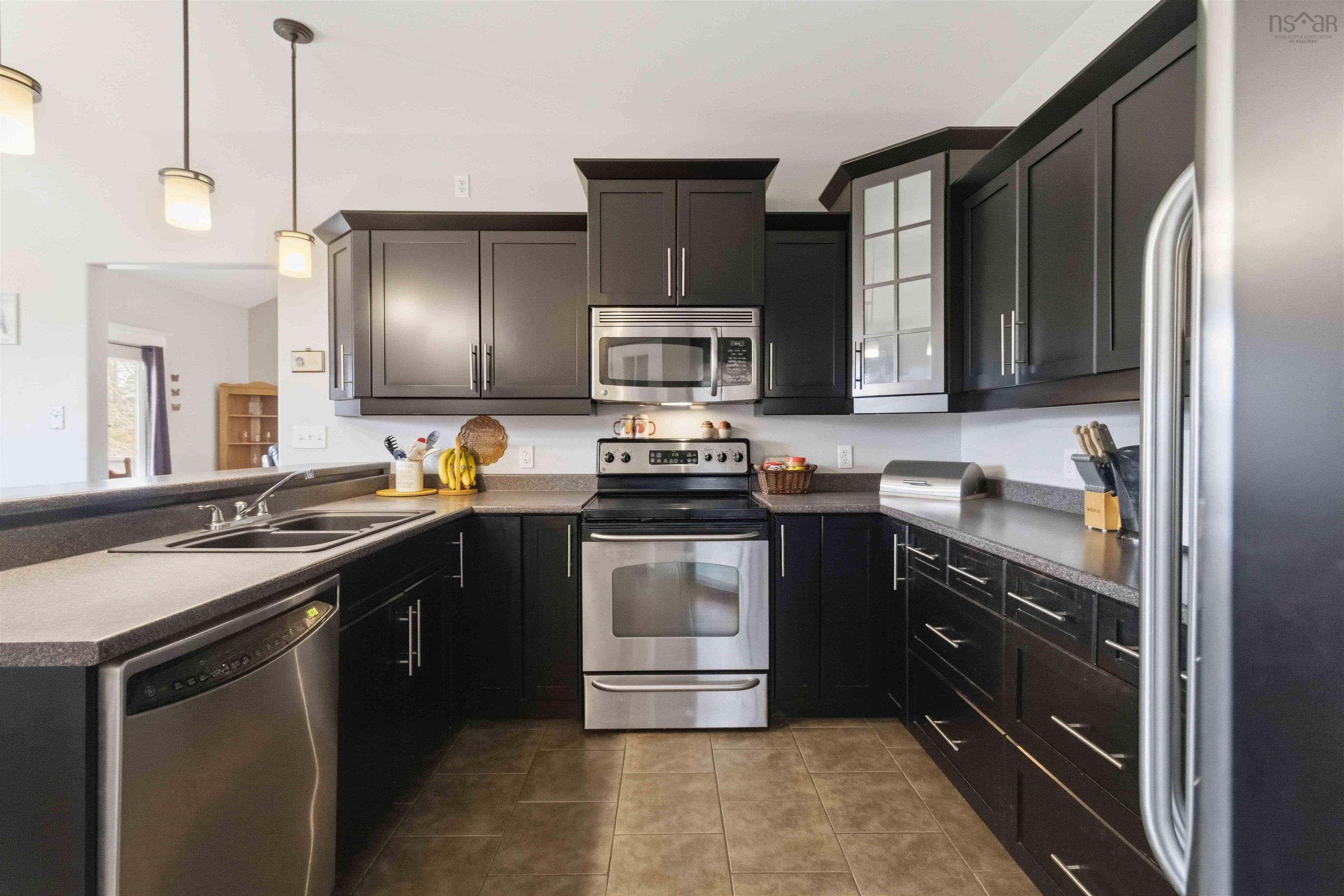 $605,000.00: 4 Carriage Lane, Enfield