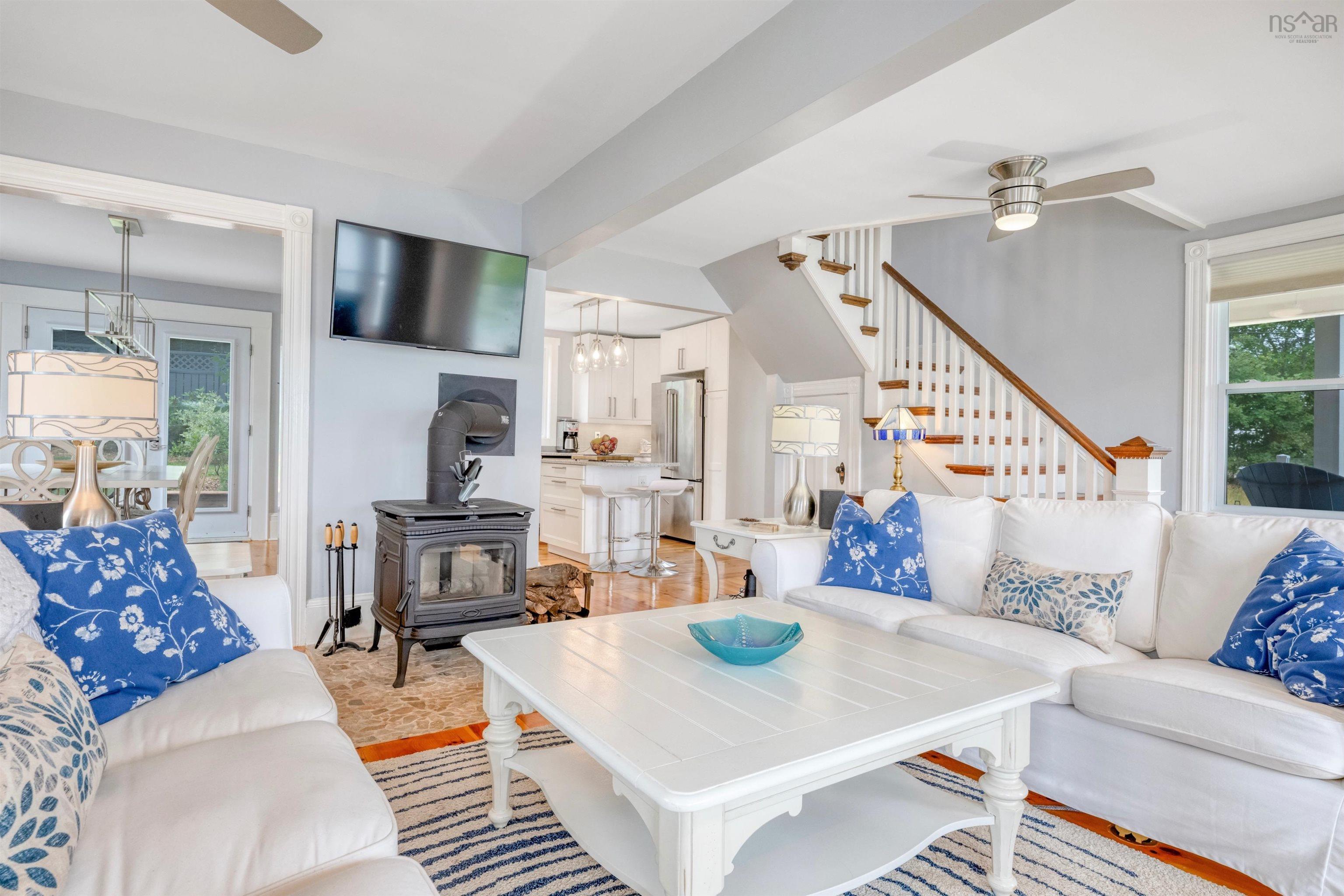 $849,000.00: 958 Main Street, Mahone Bay