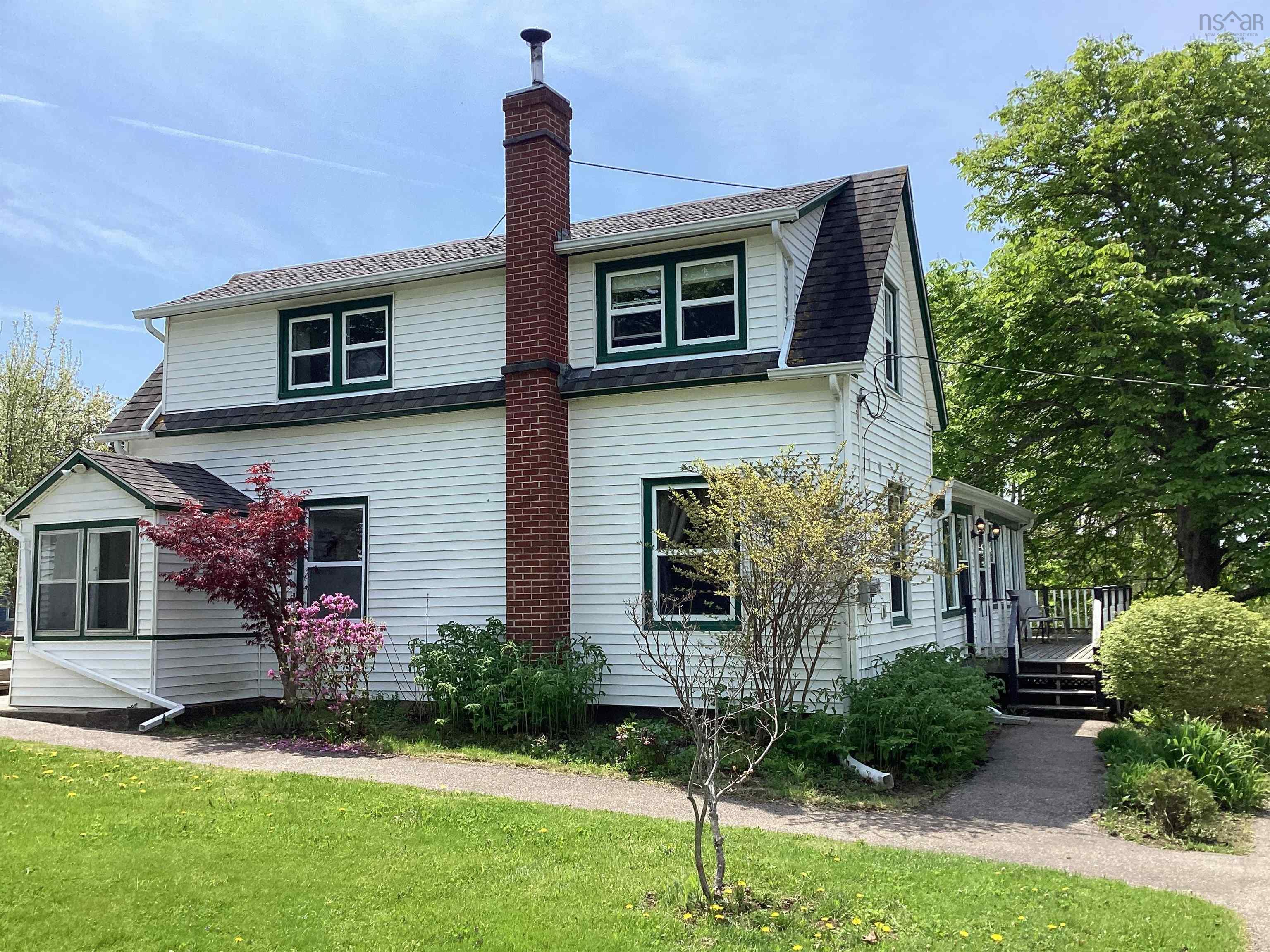 $425,000.00: 102 Old Post Road, Clementsport