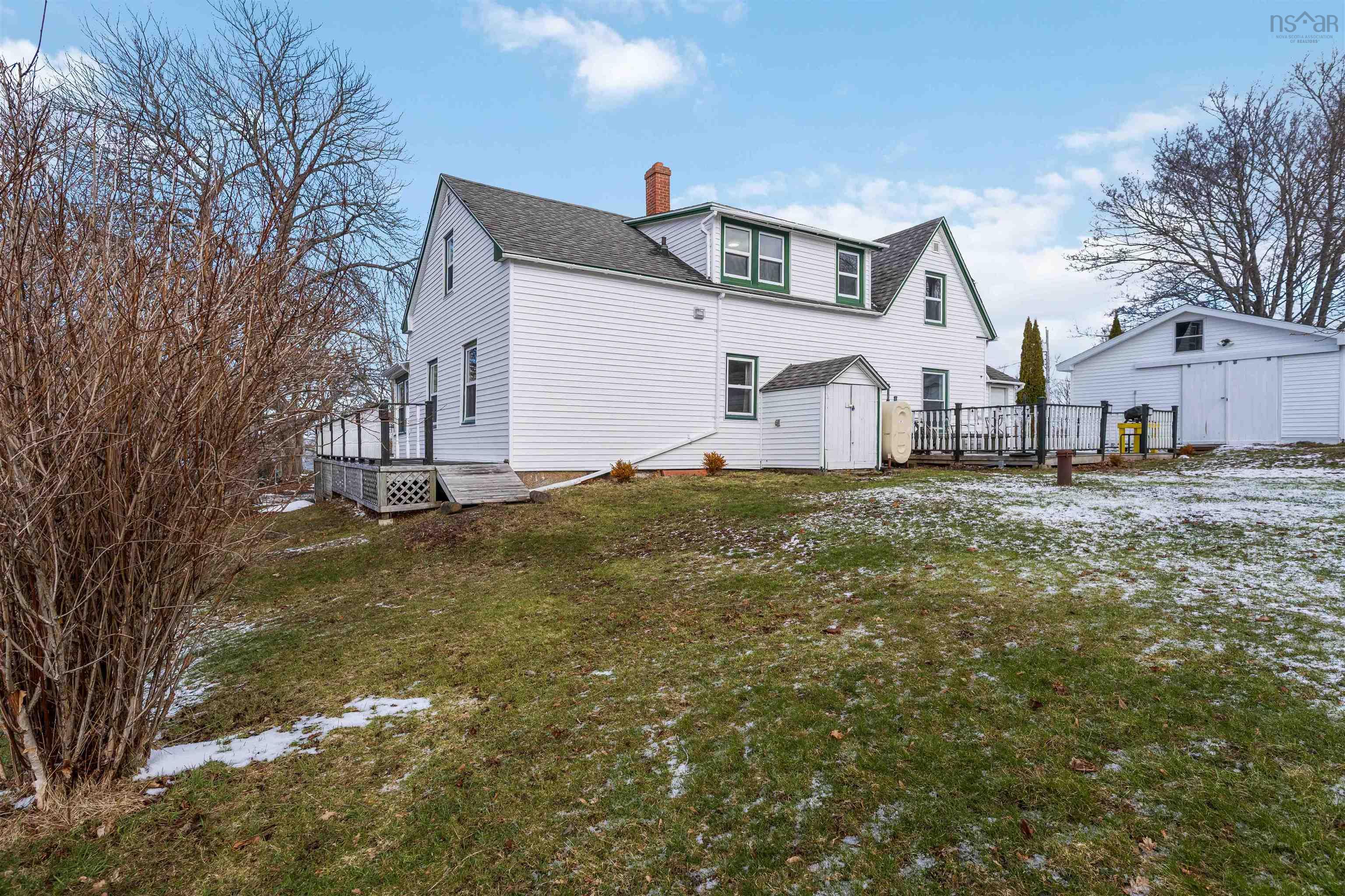 $425,000.00: 102 Old Post Road, Clementsport