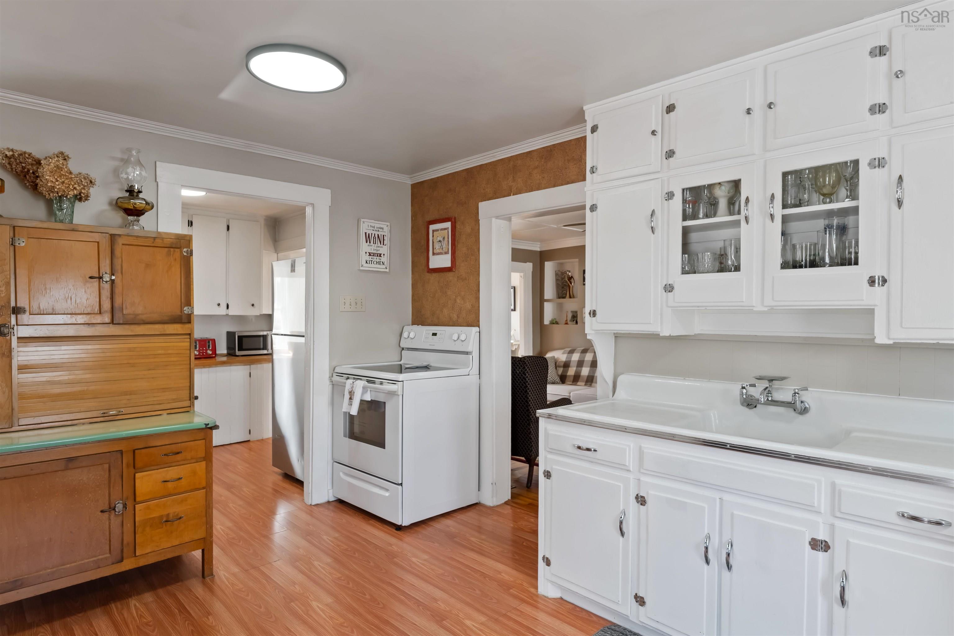 $425,000.00: 102 Old Post Road, Clementsport