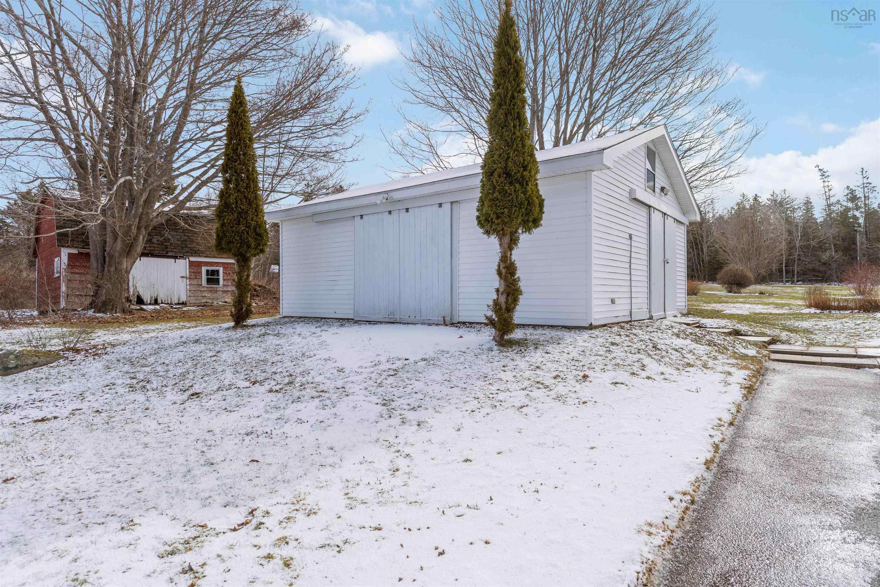 $425,000.00: 102 Old Post Road, Clementsport