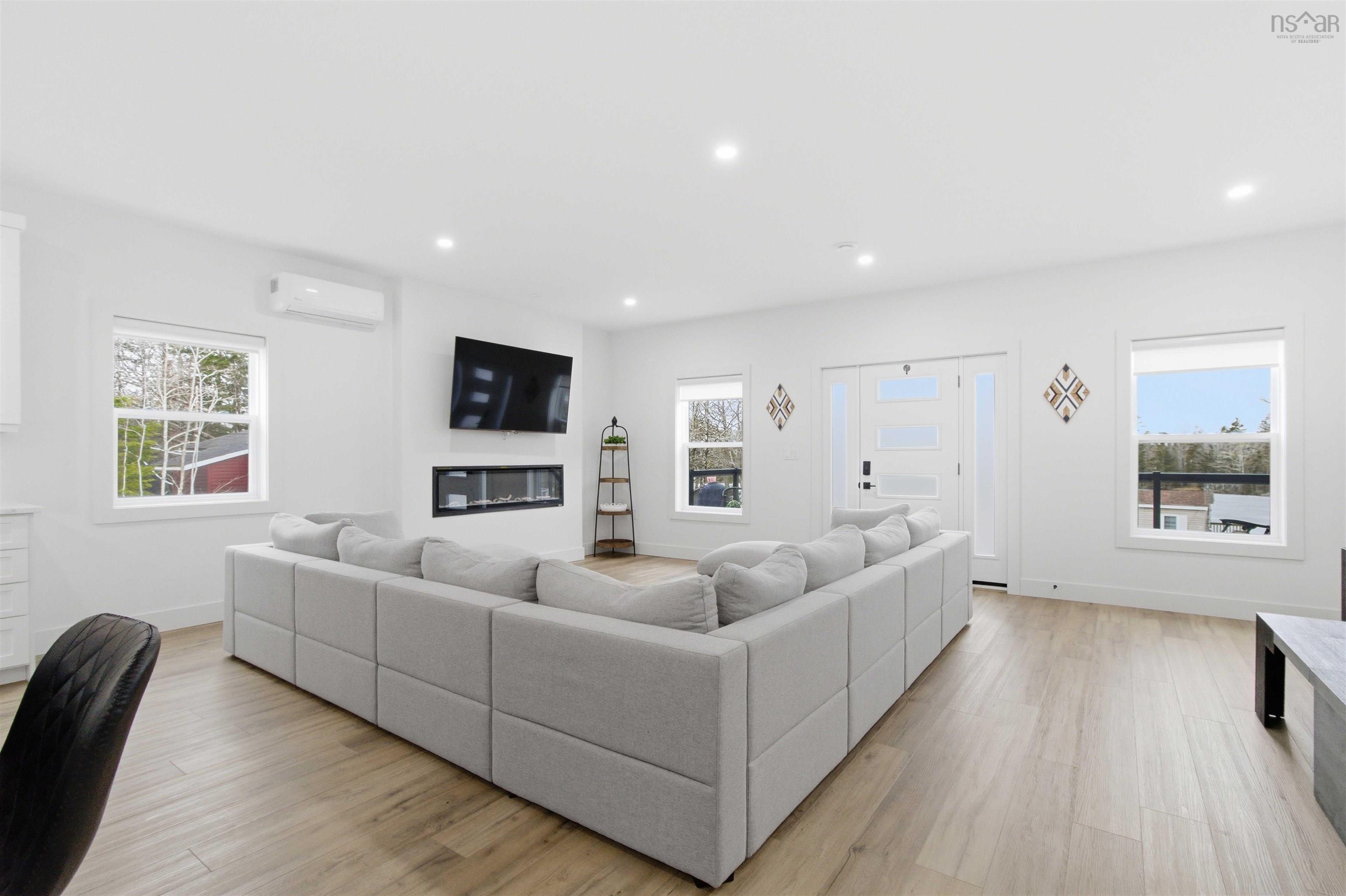 $879,000.00: 30 Cove Road, East Uniacke