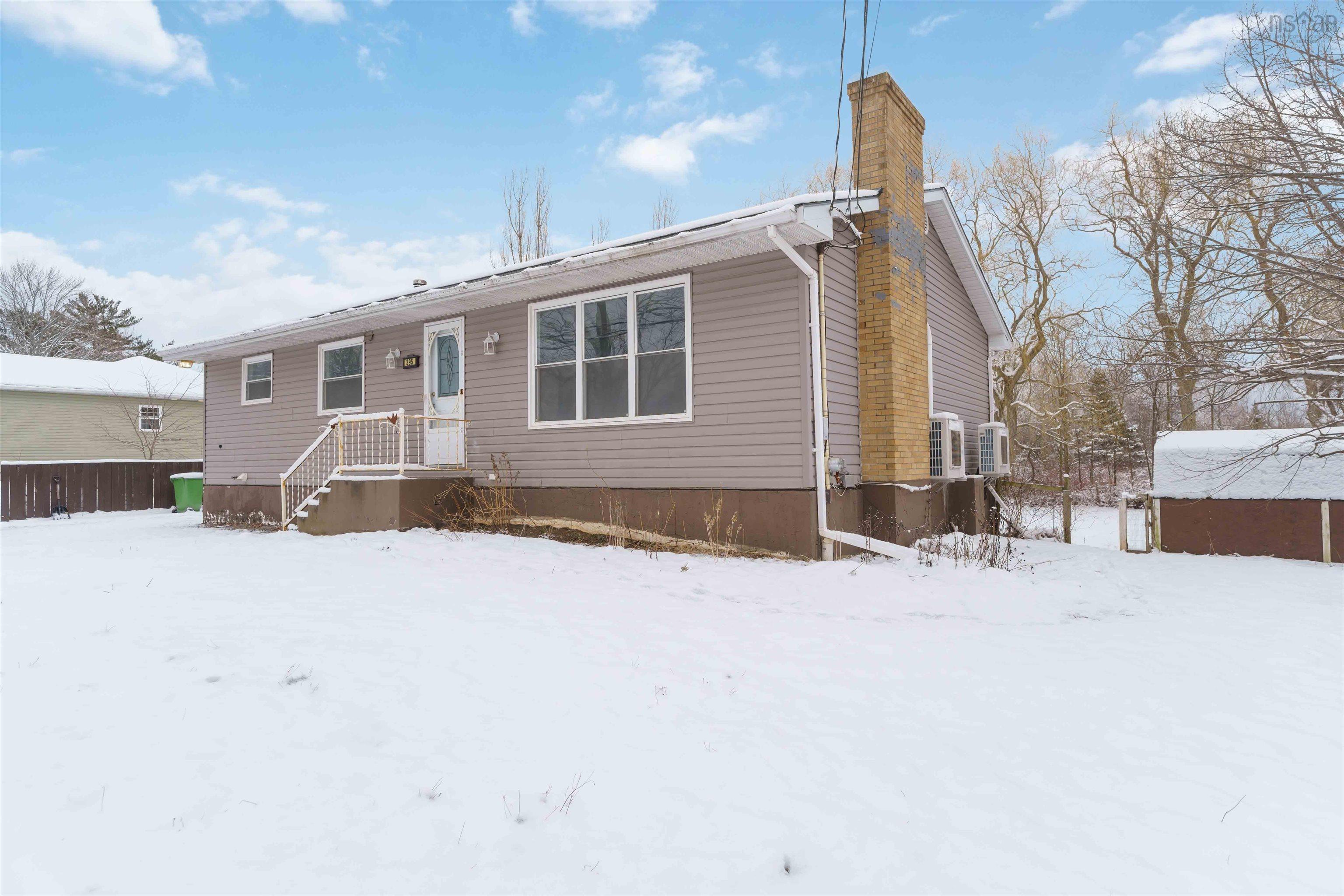 $399,900.00: 395 College Road, Windsor