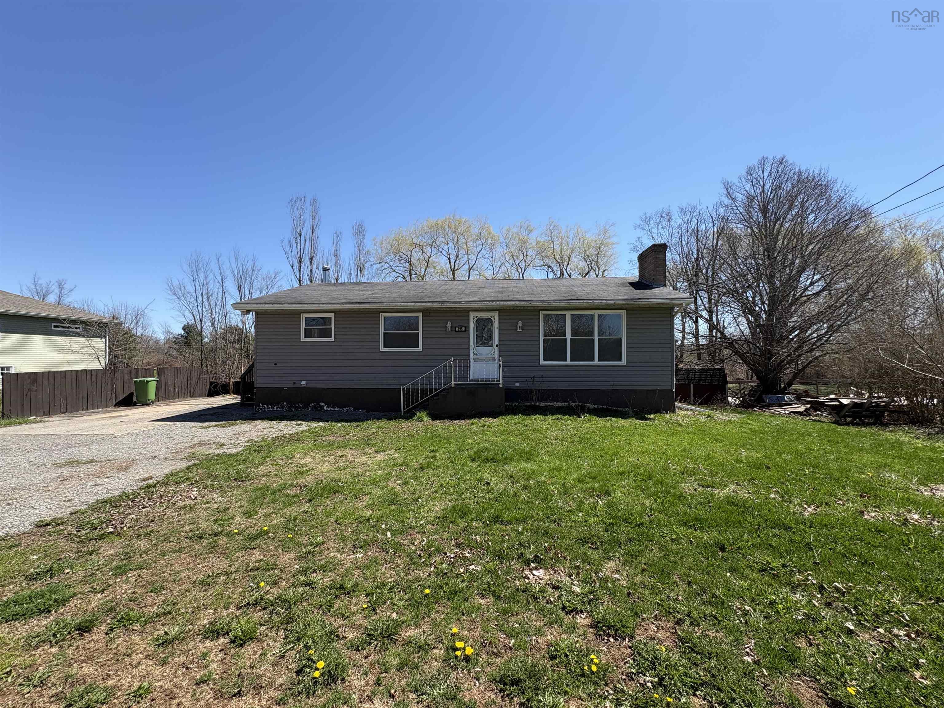 $399,900.00: 395 College Road, Windsor