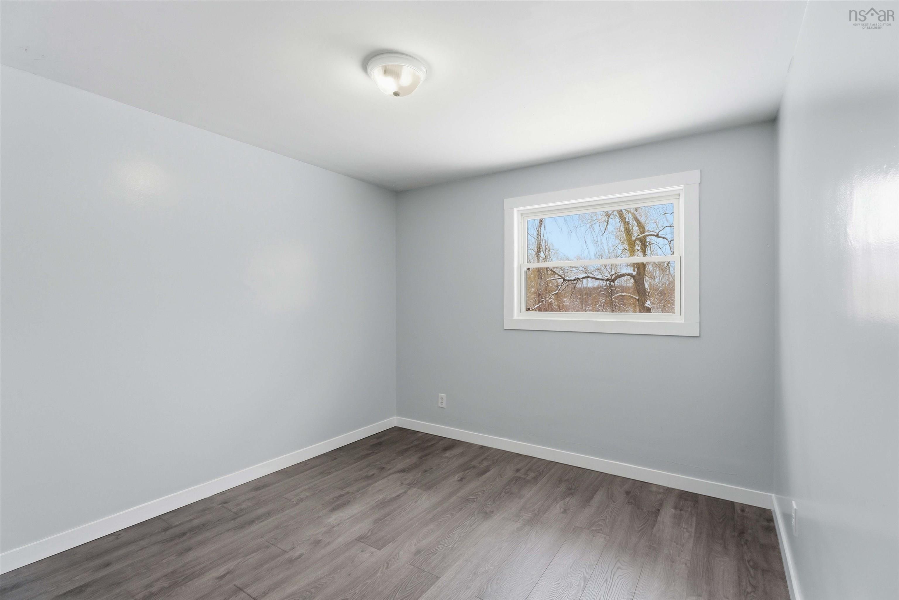 $399,900.00: 395 College Road, Windsor