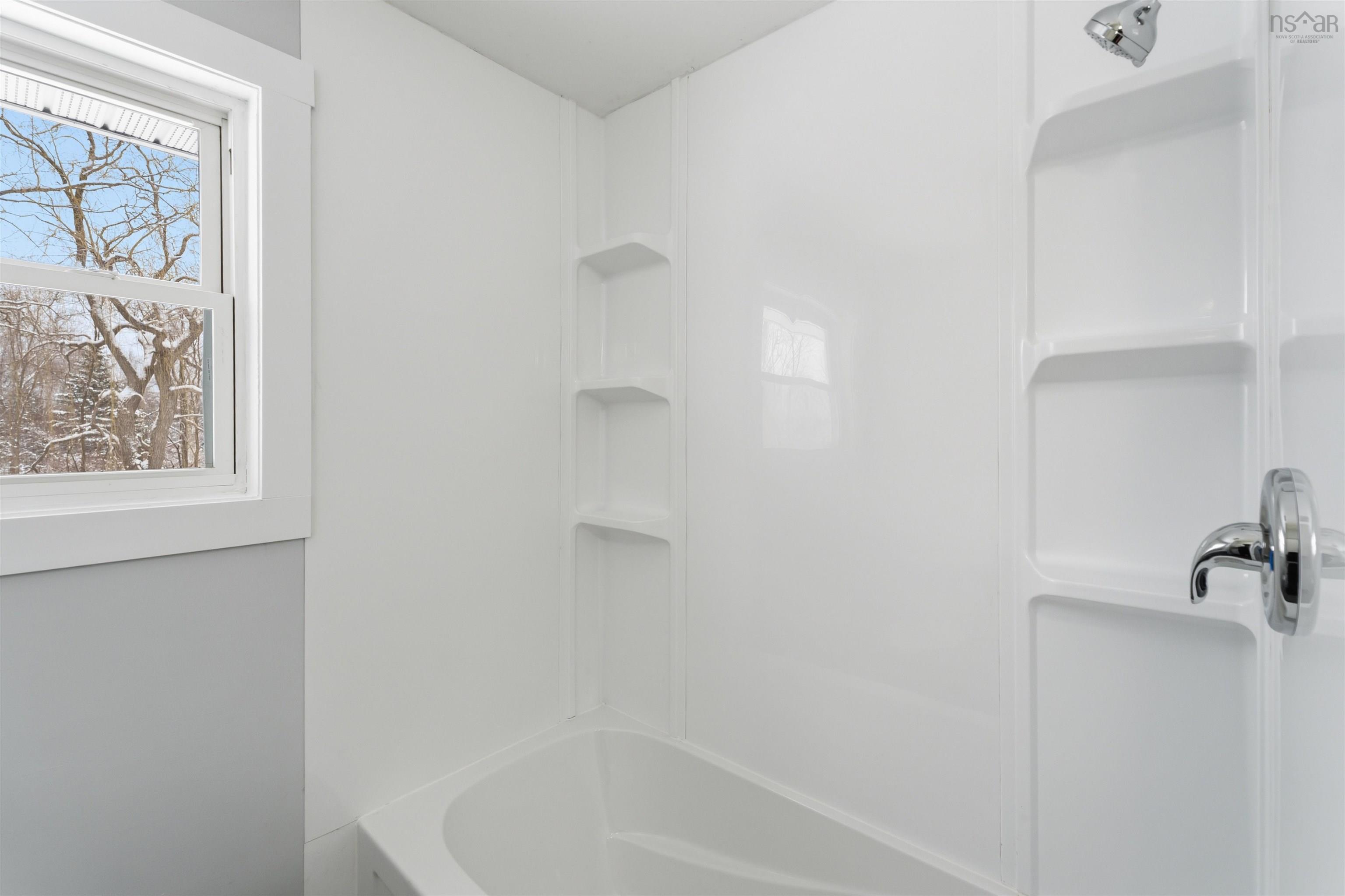 $399,900.00: 395 College Road, Windsor