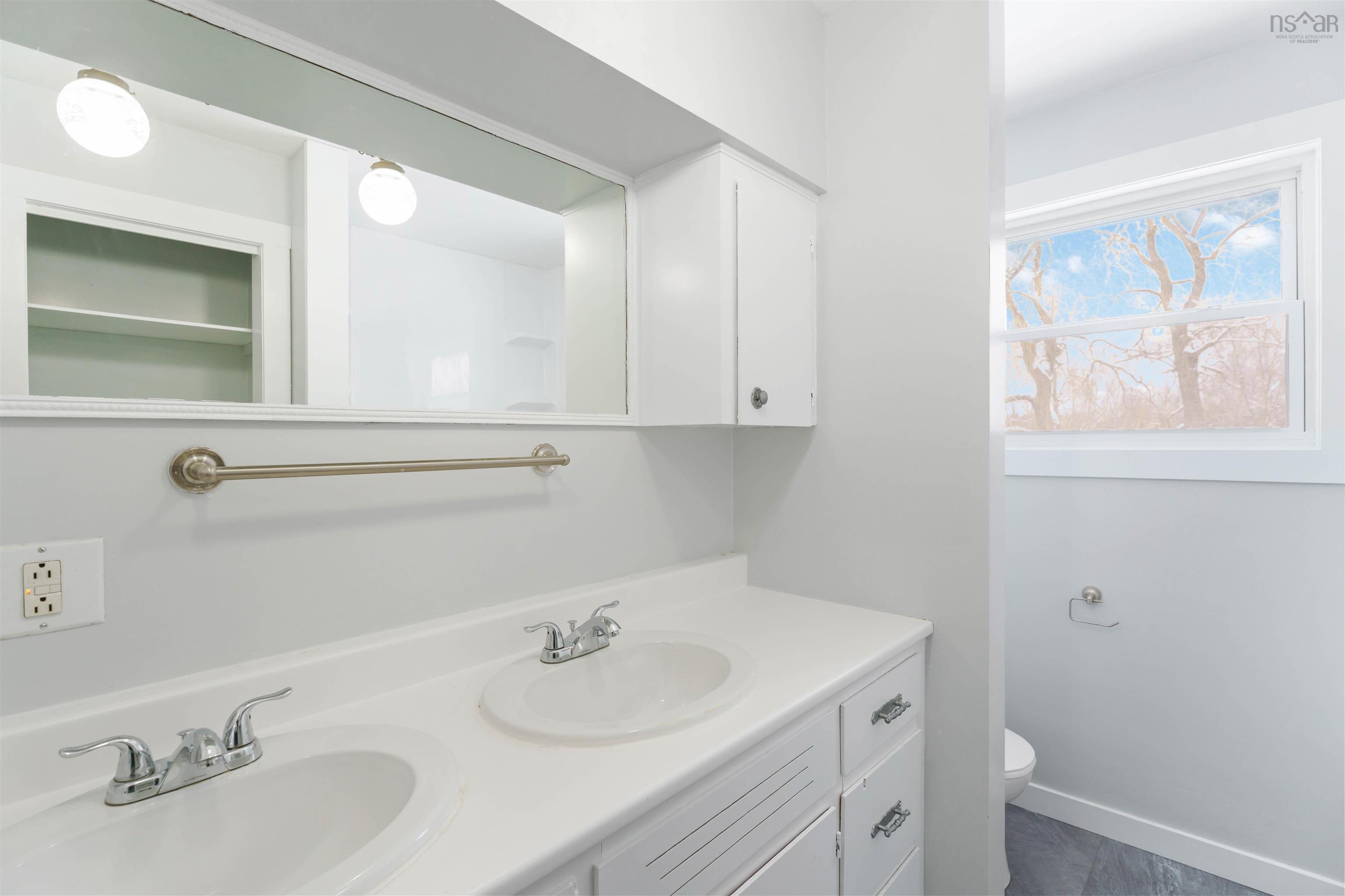 $399,900.00: 395 College Road, Windsor