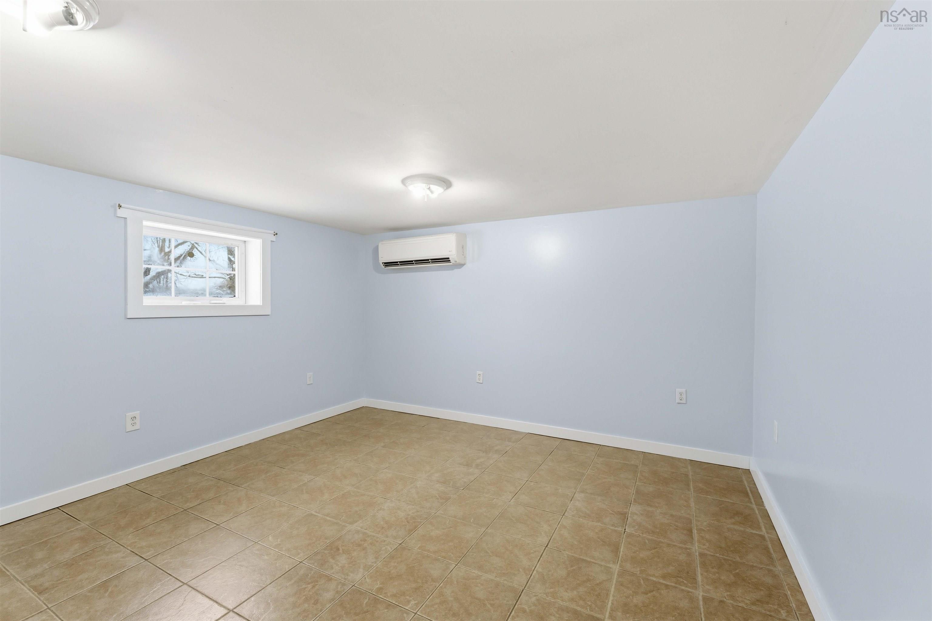 $399,900.00: 395 College Road, Windsor