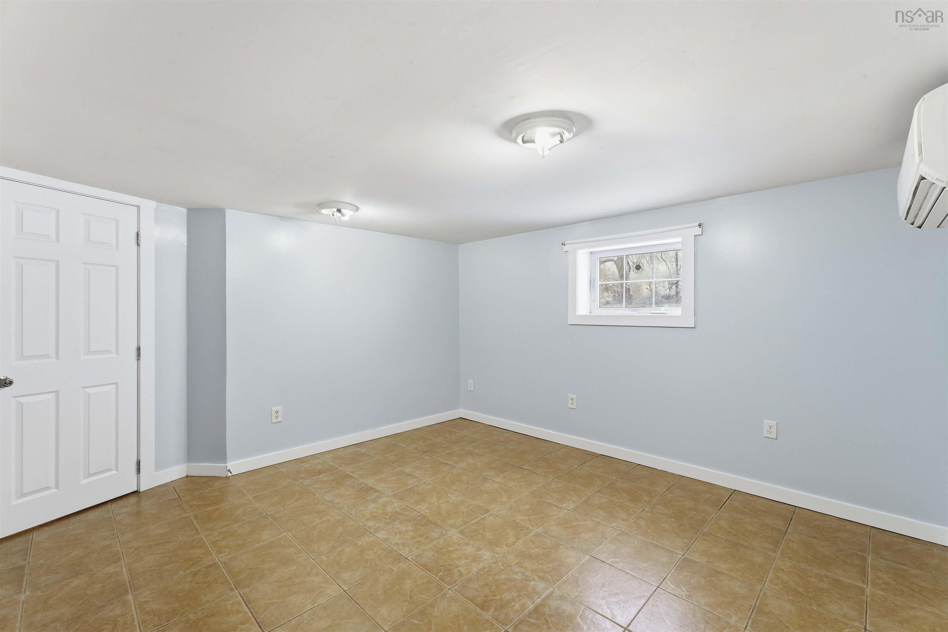 $399,900.00: 395 College Road, Windsor